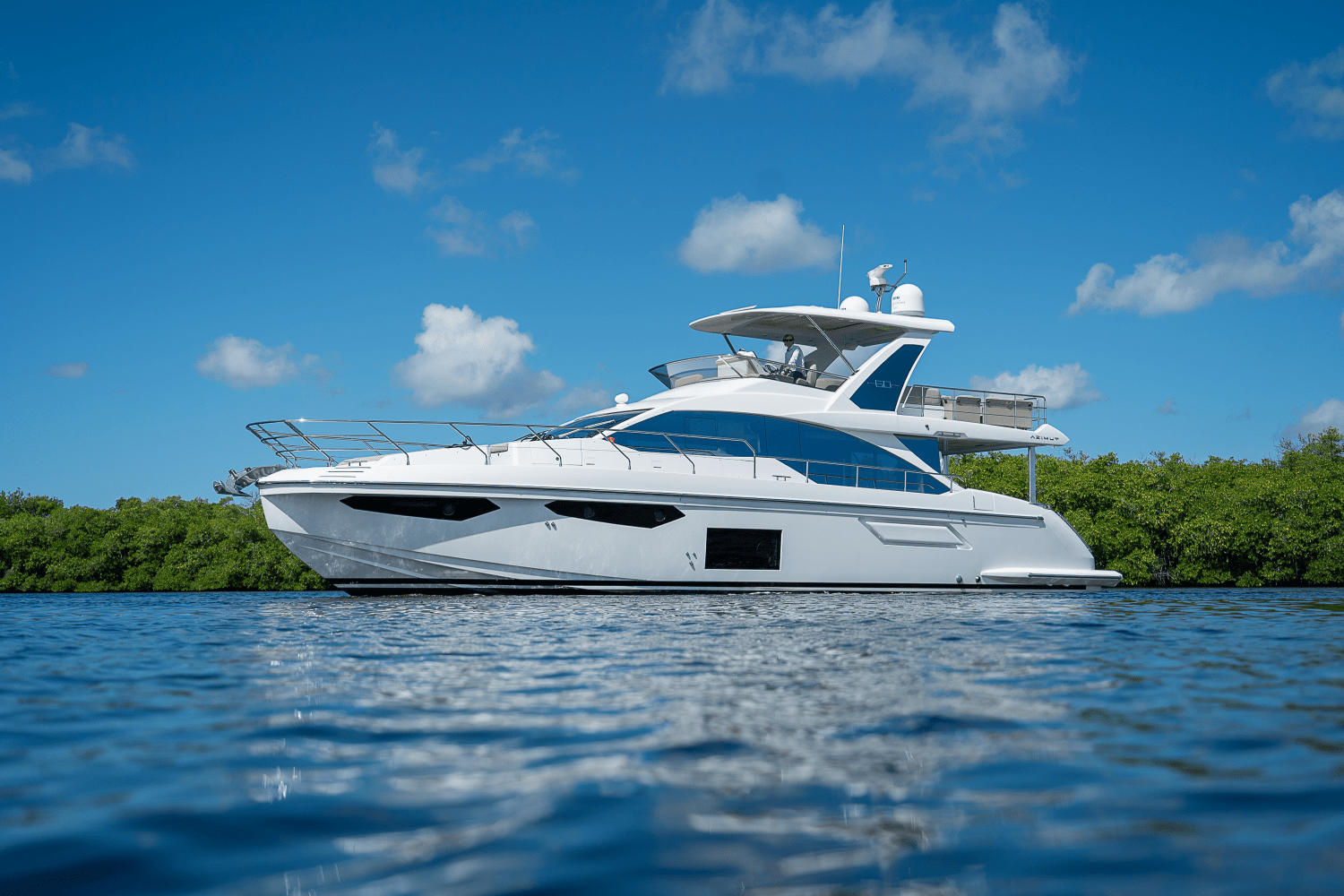 Slide: The Image of Azimut 60 FLY 2023 - 2