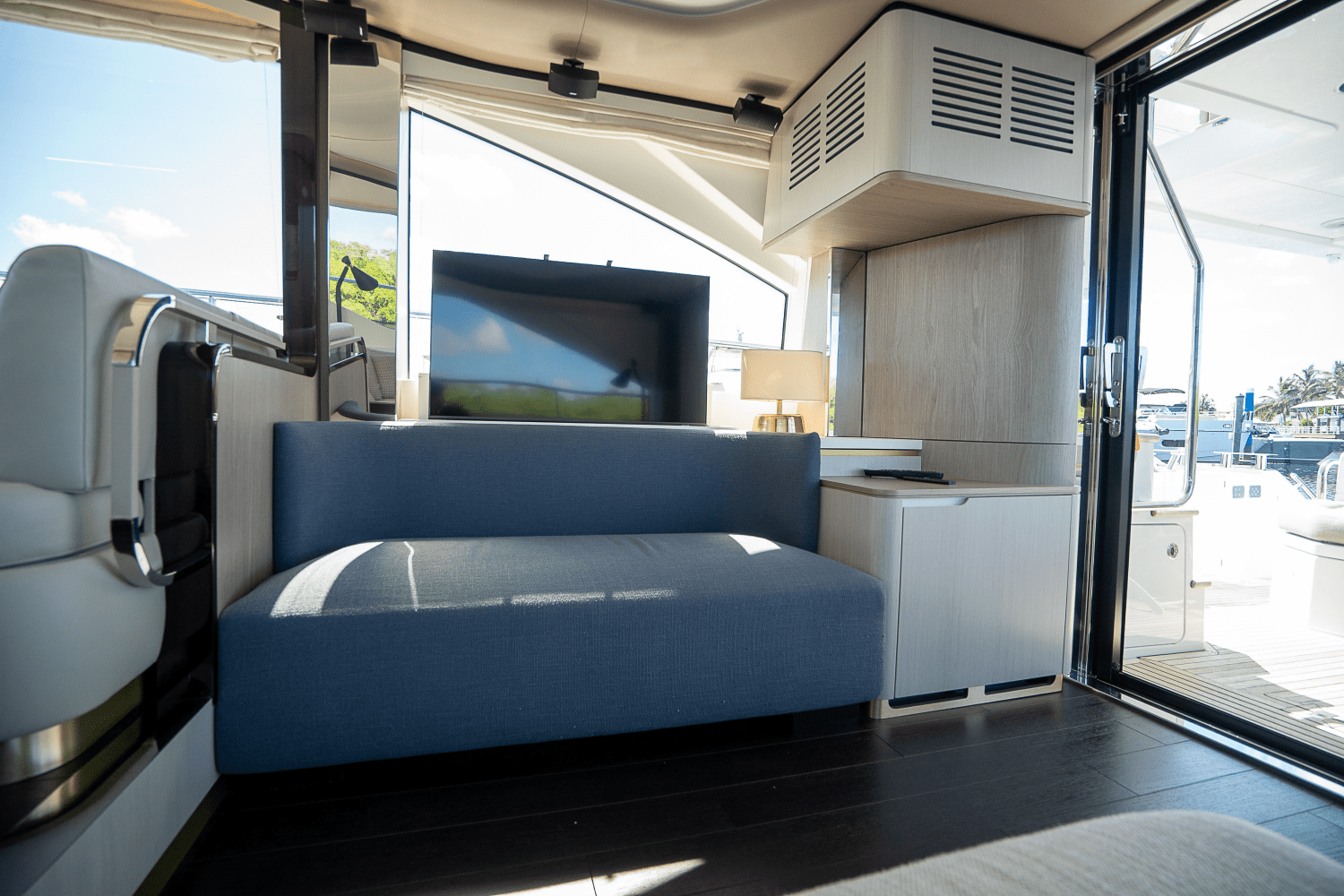 Slide: The Image of Azimut 60 FLY 2023 - 20
