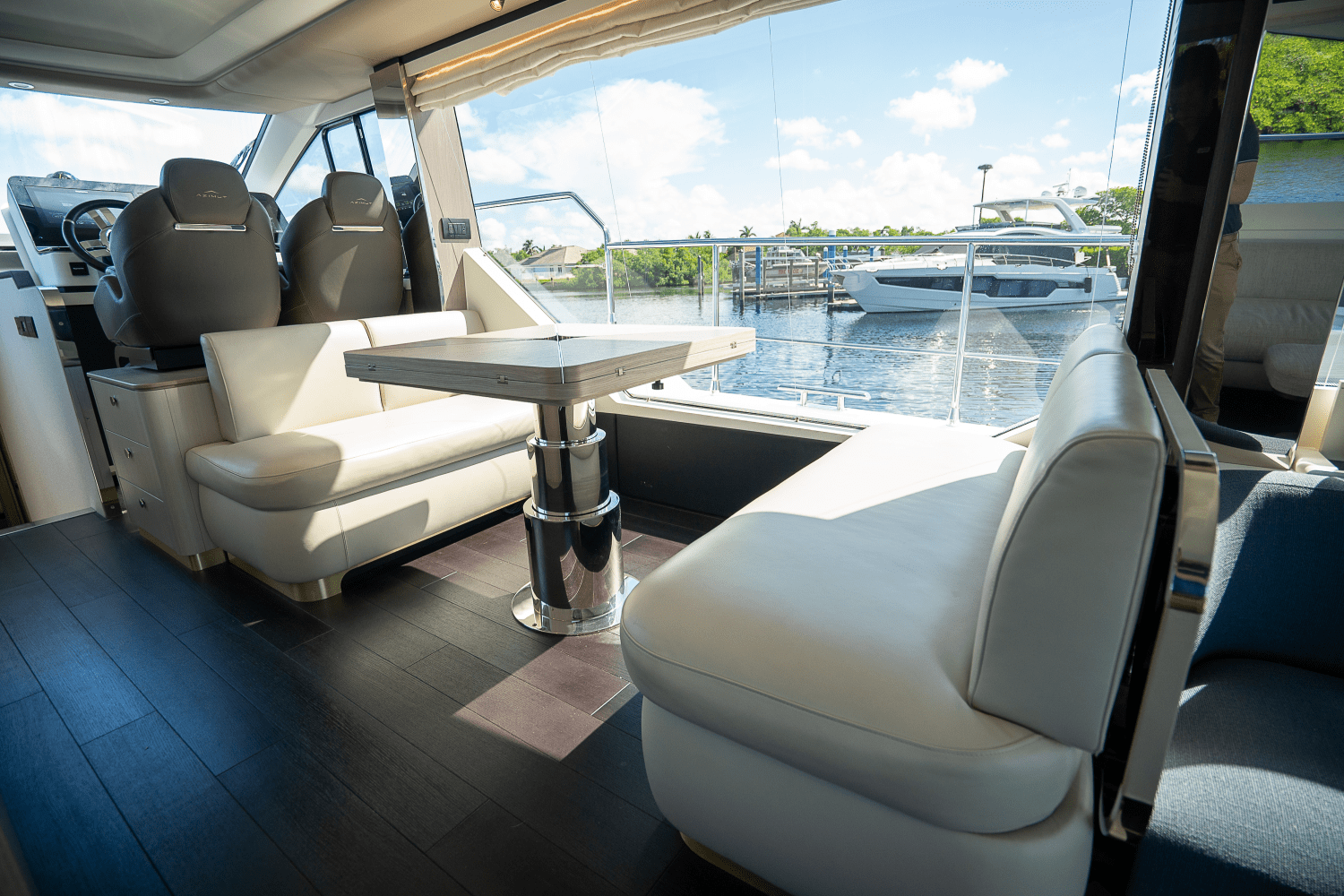 Slide: The Image of Azimut 60 FLY 2023 - 22