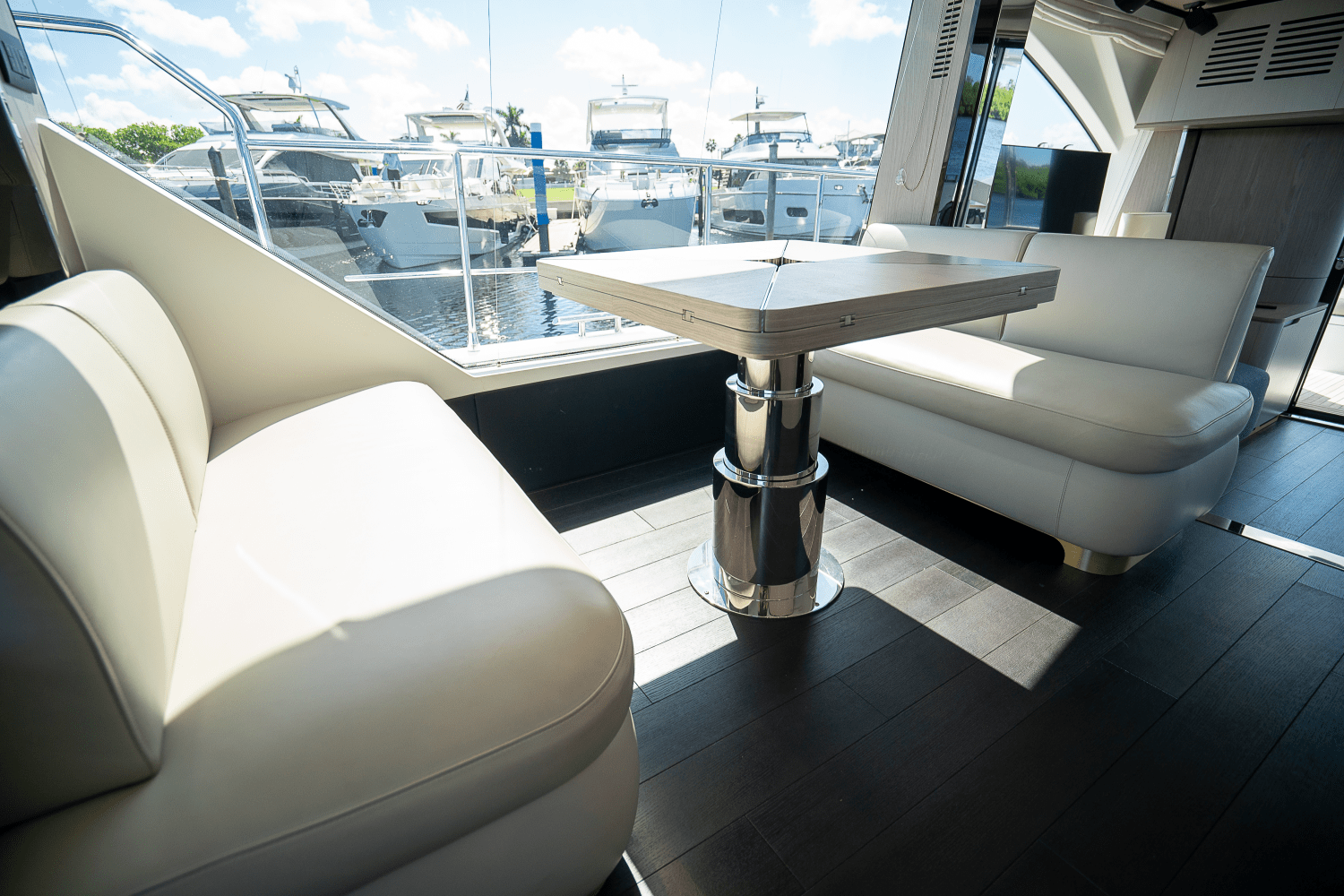 Slide: The Image of Azimut 60 FLY 2023 - 23