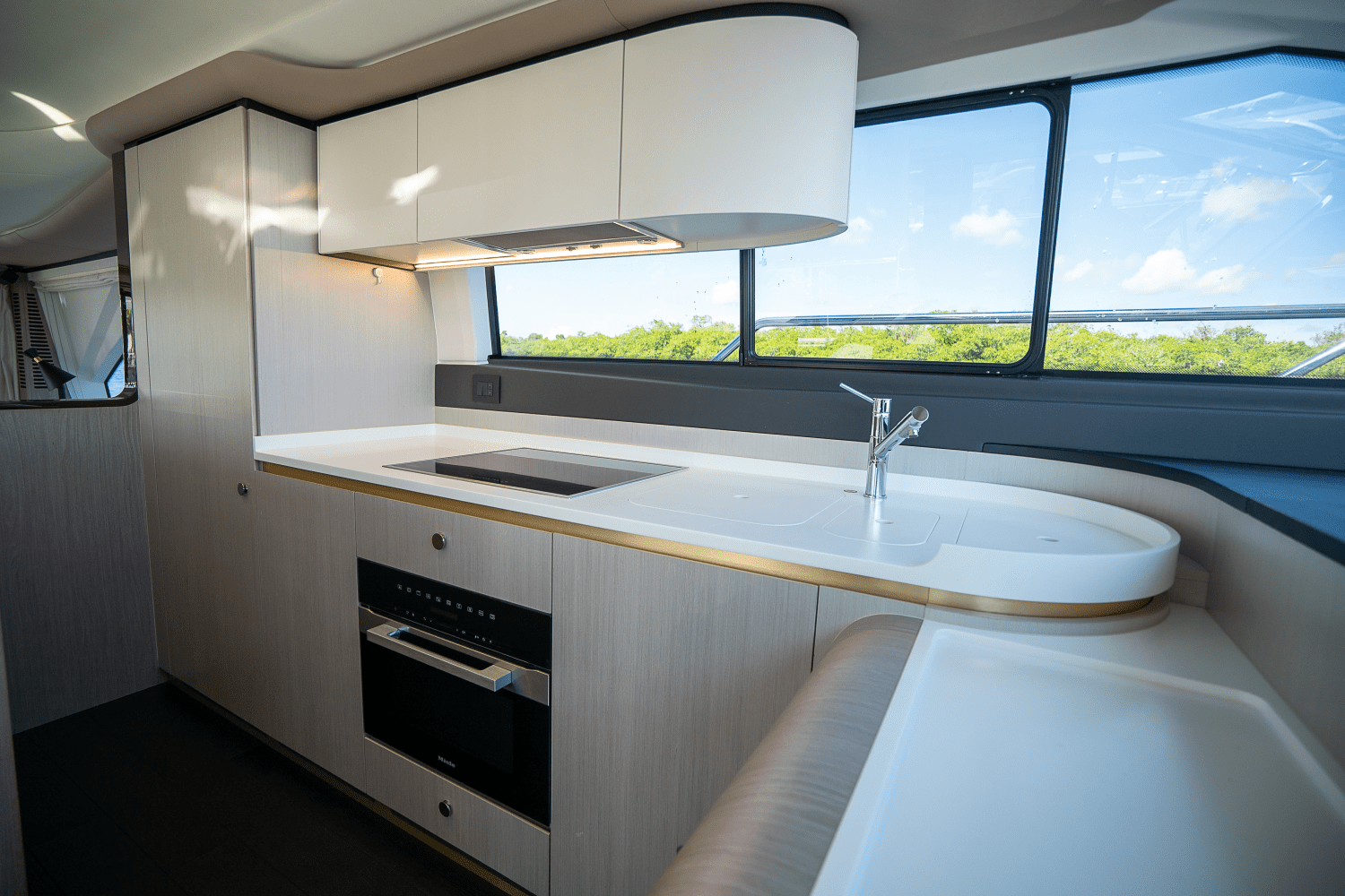 Slide: The Image of Azimut 60 FLY 2023 - 24