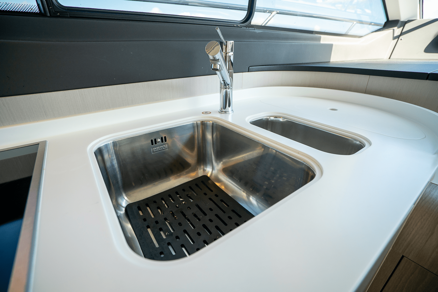 Slide: The Image of Azimut 60 FLY 2023 - 28