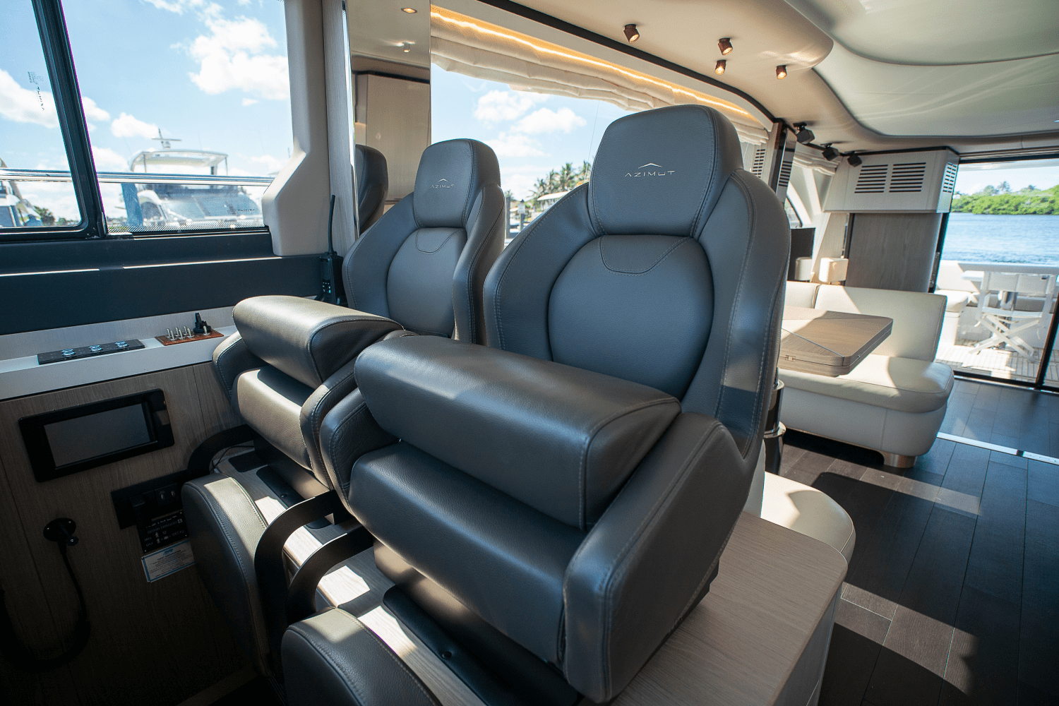 Slide: The Image of Azimut 60 FLY 2023 - 30