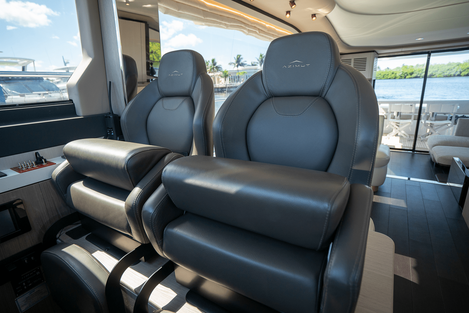 Slide: The Image of Azimut 60 FLY 2023 - 31