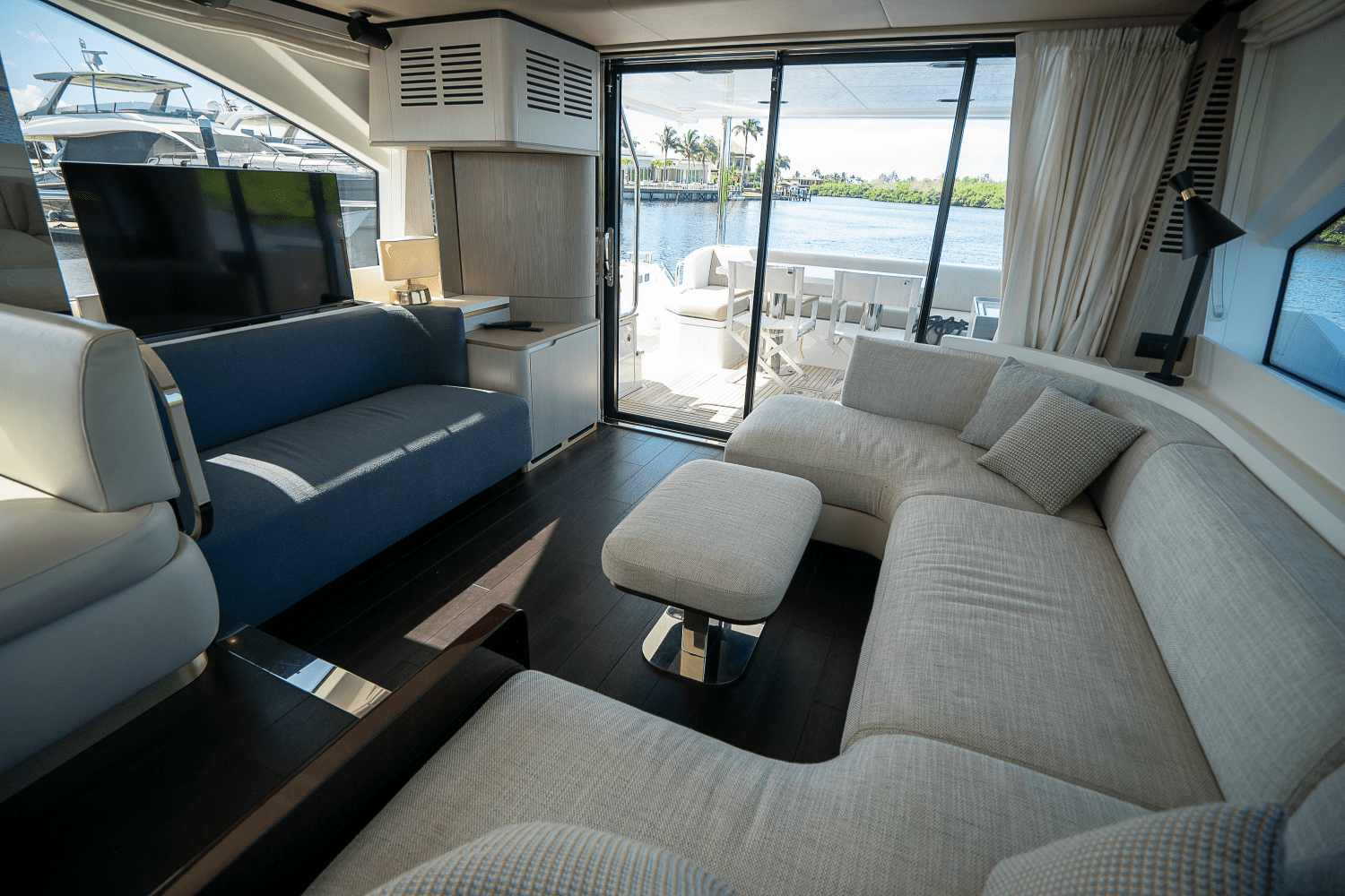 Slide: The Image of Azimut 60 FLY 2023 - 39