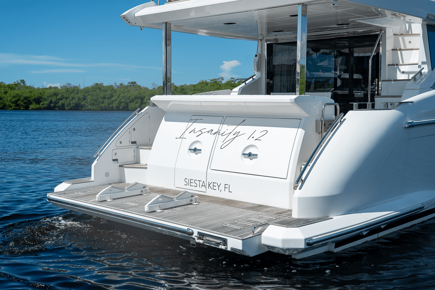 Slide: The Image of Azimut 60 FLY 2023 - 4