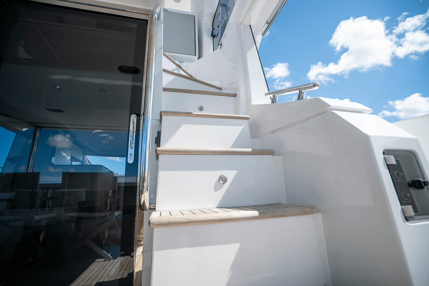 Slide: The Image of Azimut 60 FLY 2023 - 40