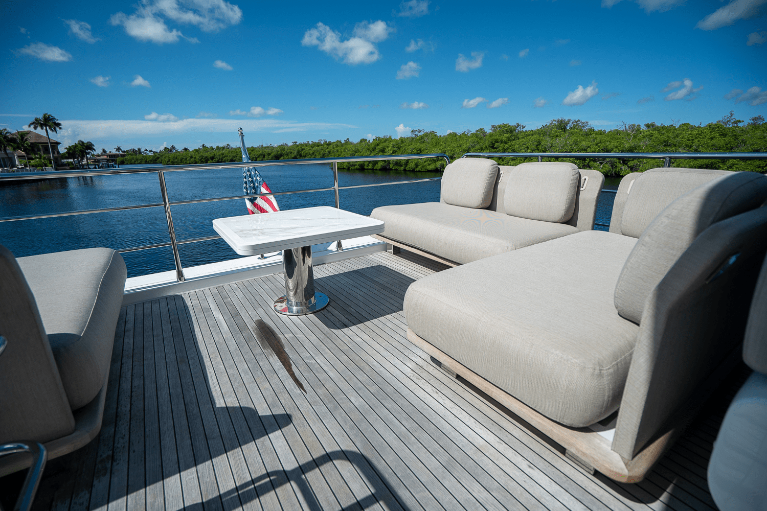 Slide: The Image of Azimut 60 FLY 2023 - 42