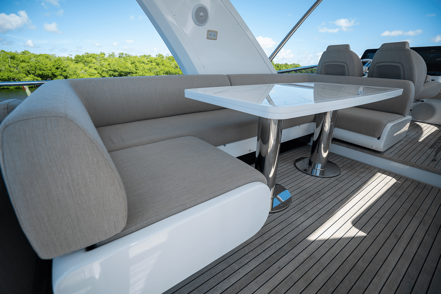 Slide: The Image of Azimut 60 FLY 2023 - 46