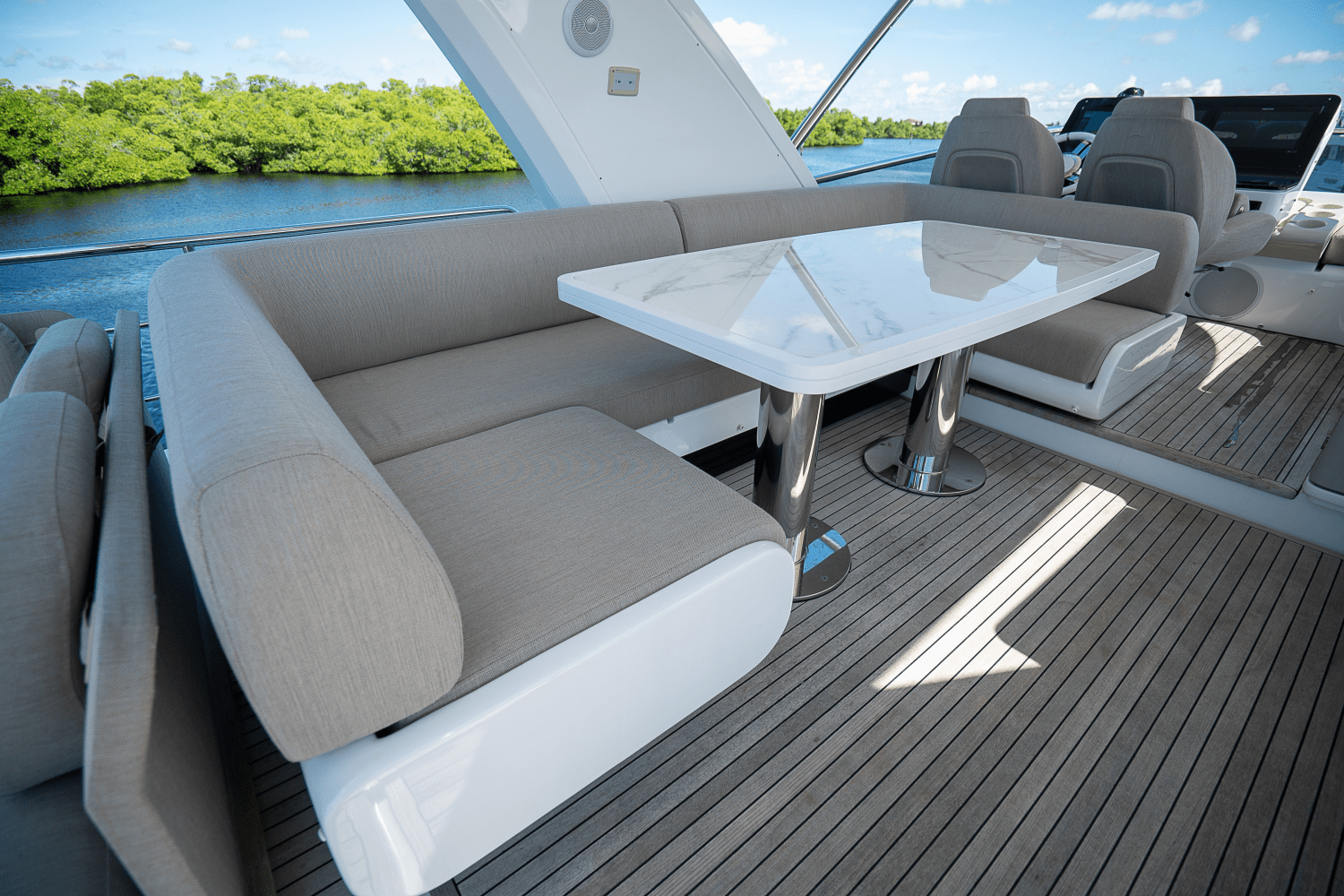 Slide: The Image of Azimut 60 FLY 2023 - 47