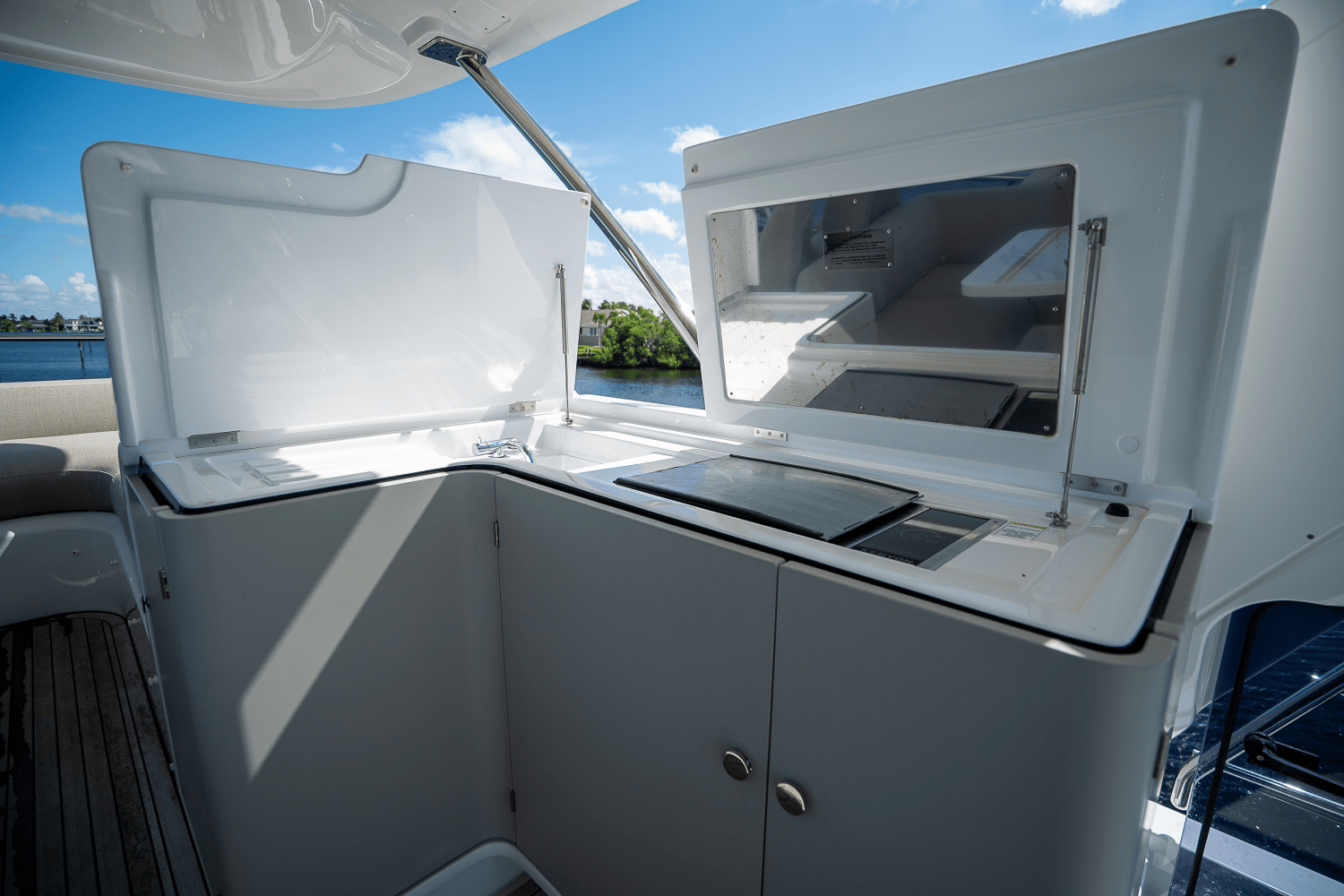 Slide: The Image of Azimut 60 FLY 2023 - 51