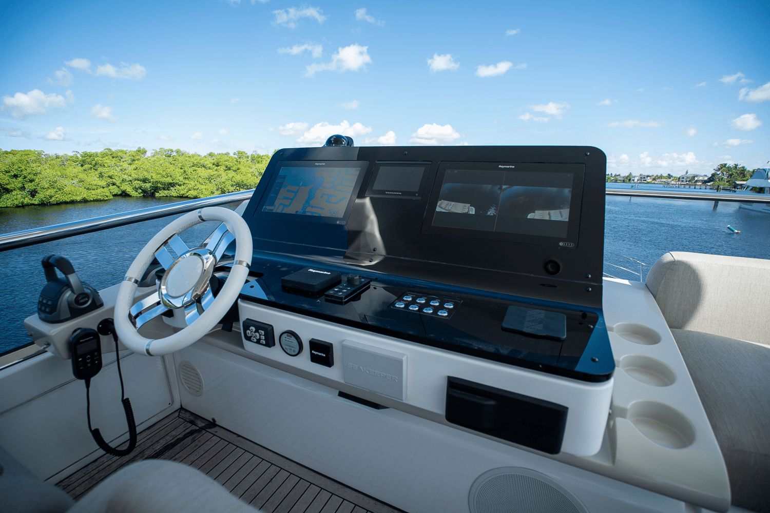 Slide: The Image of Azimut 60 FLY 2023 - 52