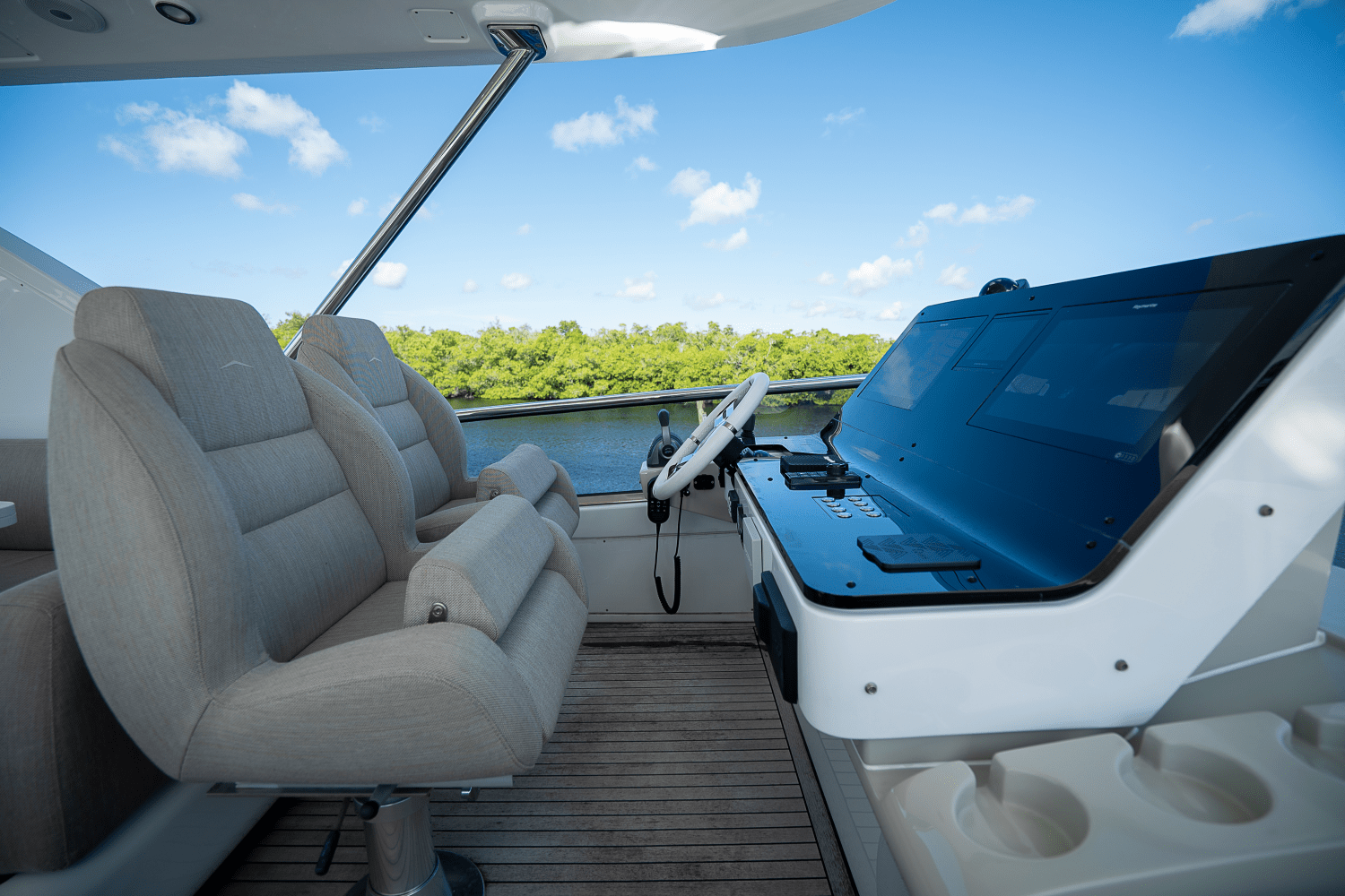 Slide: The Image of Azimut 60 FLY 2023 - 53