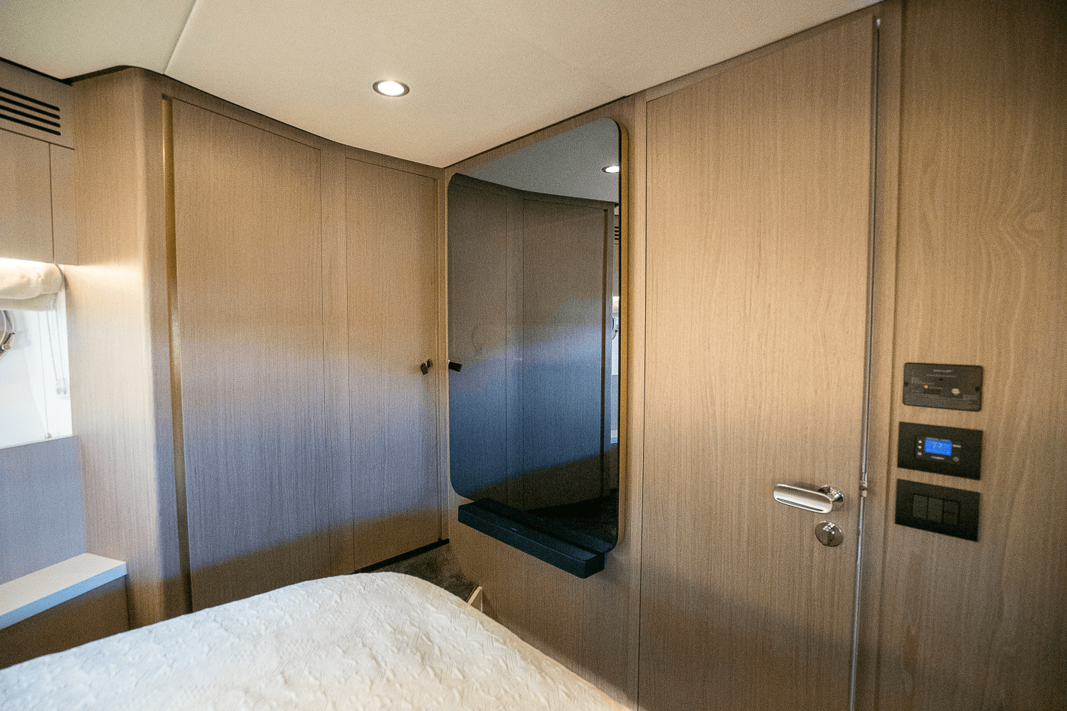 Slide: The Image of Azimut 60 FLY 2023 - 62