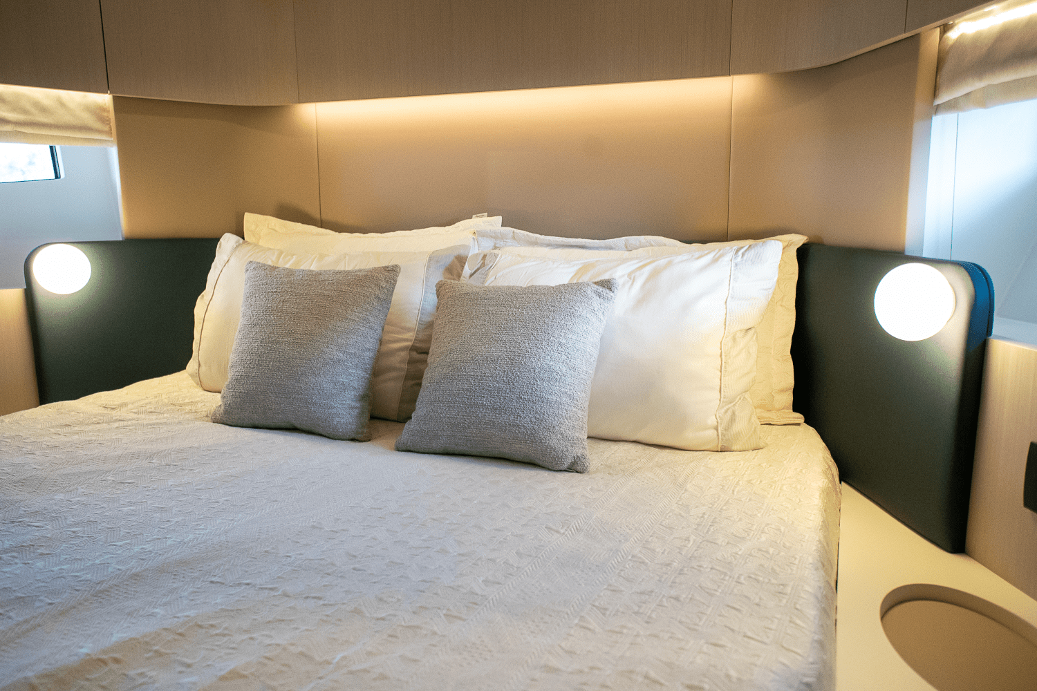 Slide: The Image of Azimut 60 FLY 2023 - 63