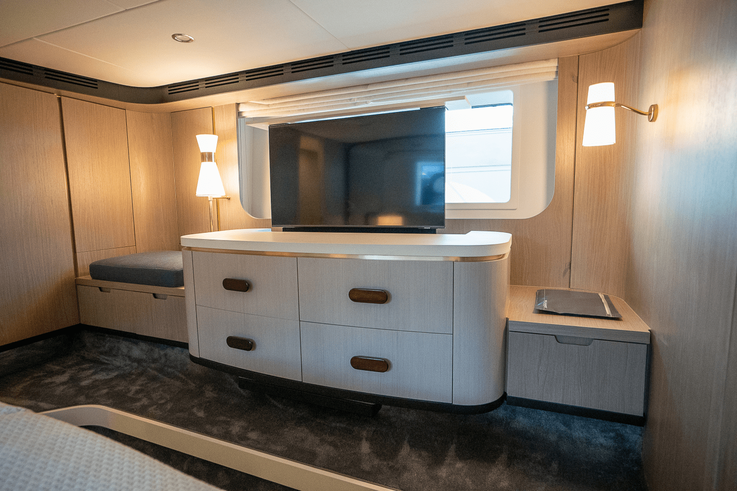Slide: The Image of Azimut 60 FLY 2023 - 71