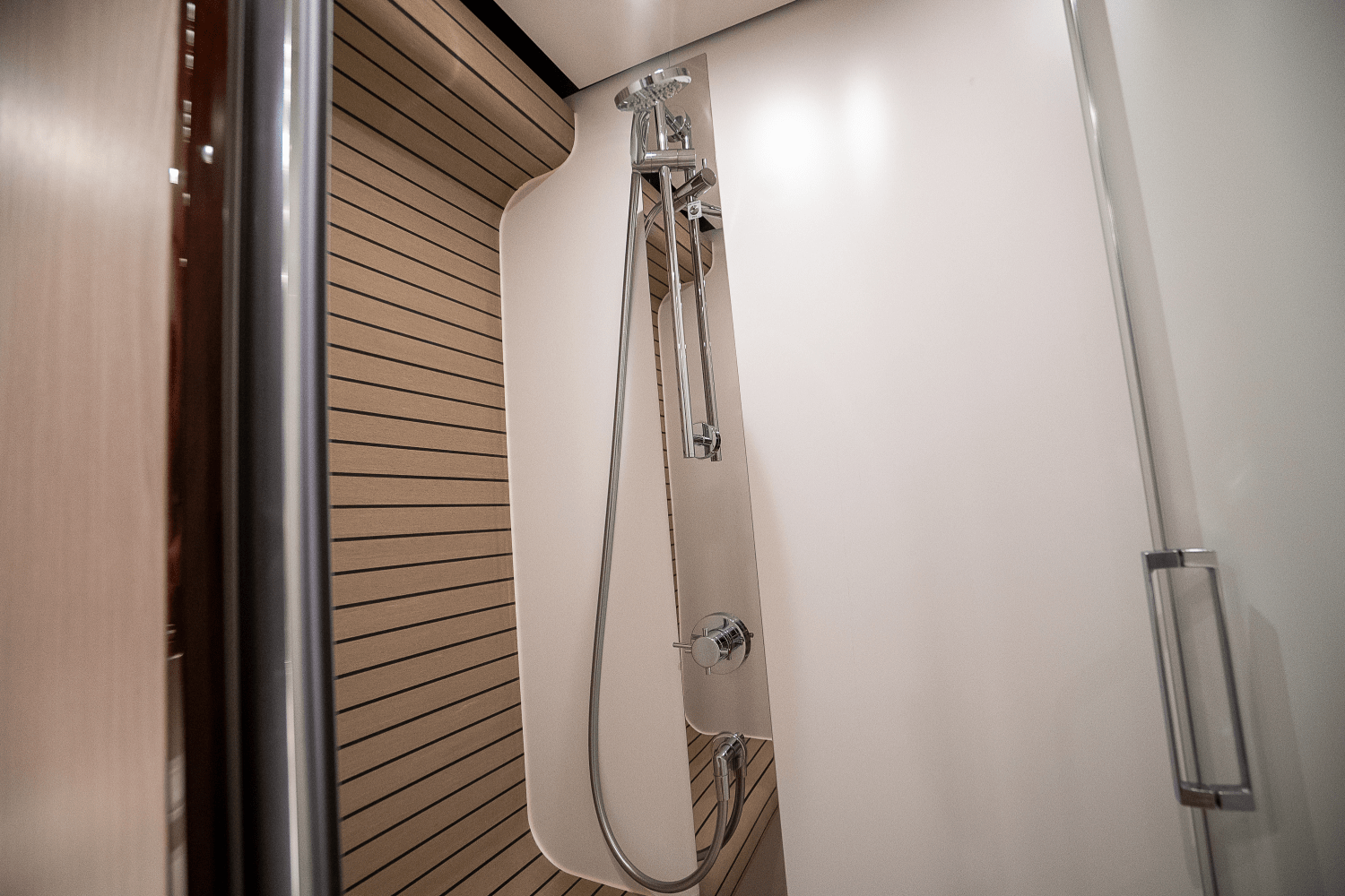 Slide: The Image of Azimut 60 FLY 2023 - 77