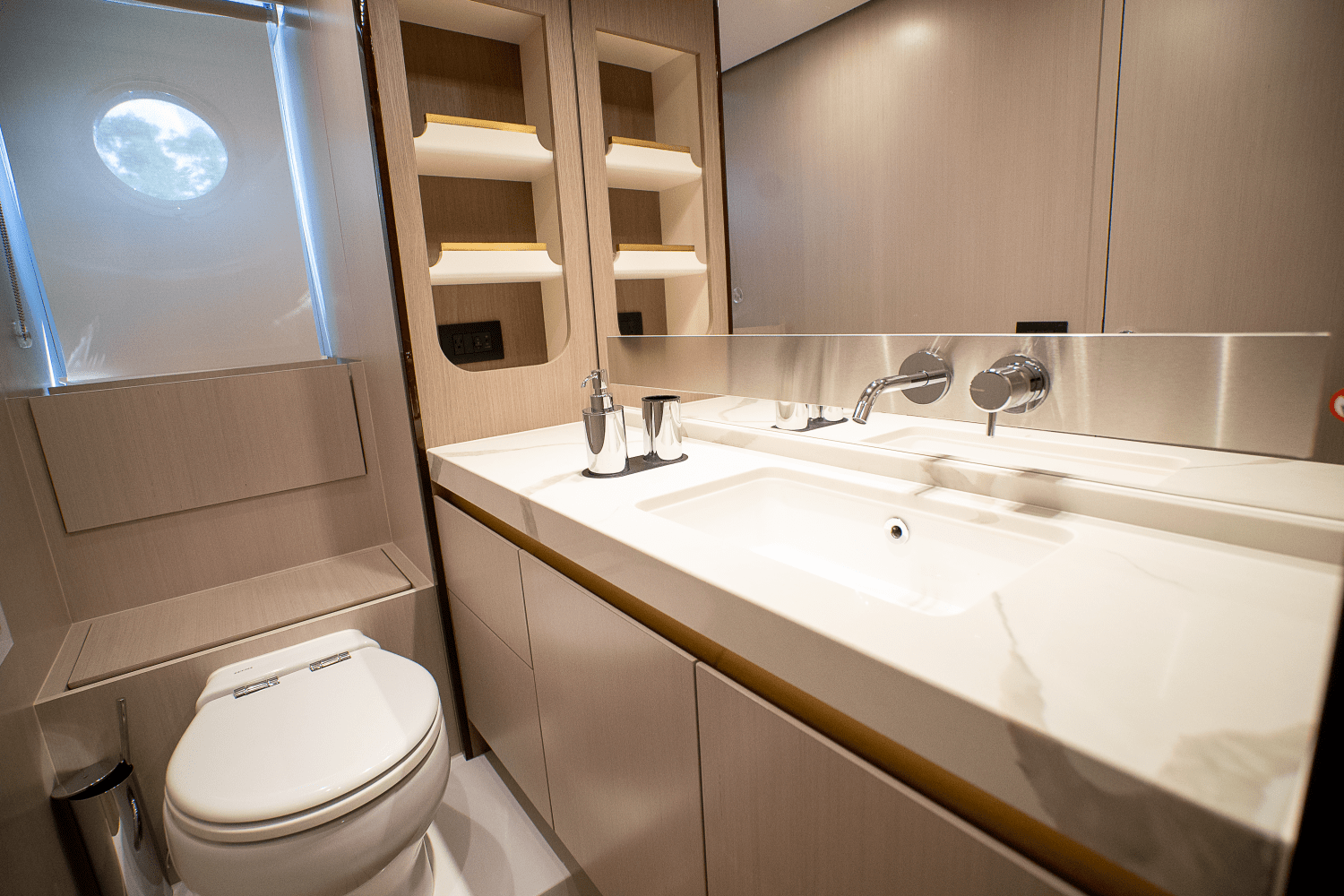 Slide: The Image of Azimut 60 FLY 2023 - 78