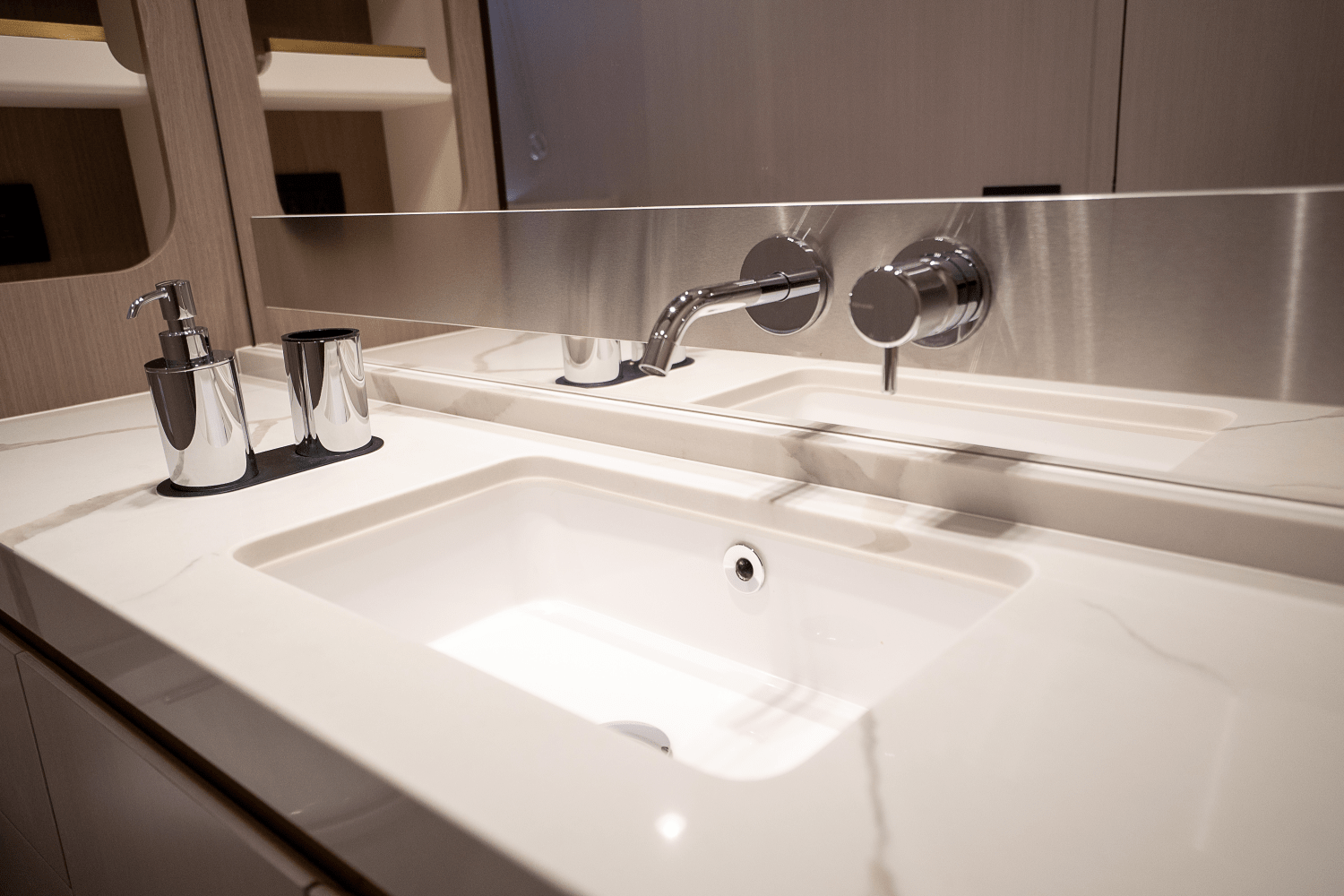 Slide: The Image of Azimut 60 FLY 2023 - 79