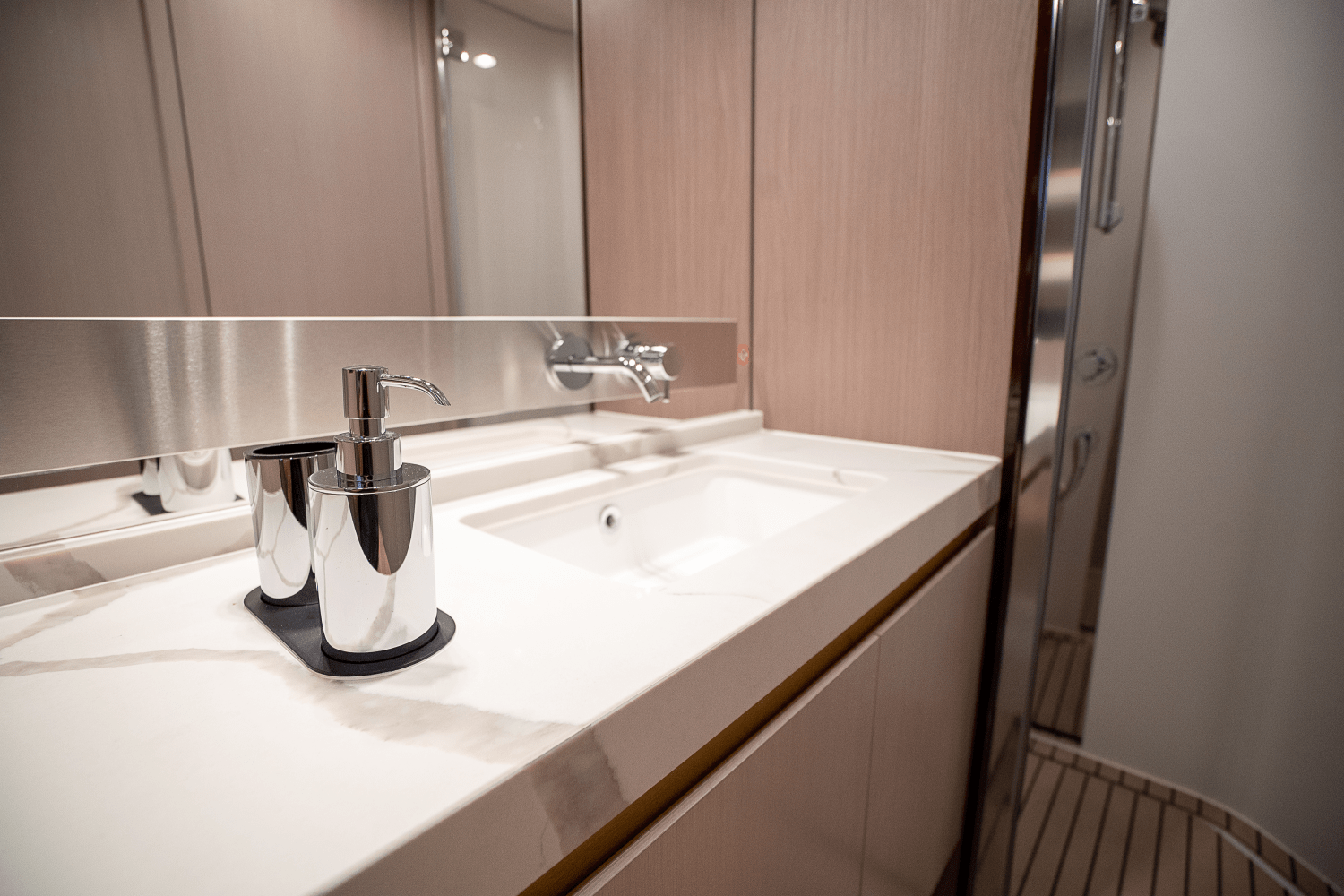 Slide: The Image of Azimut 60 FLY 2023 - 80