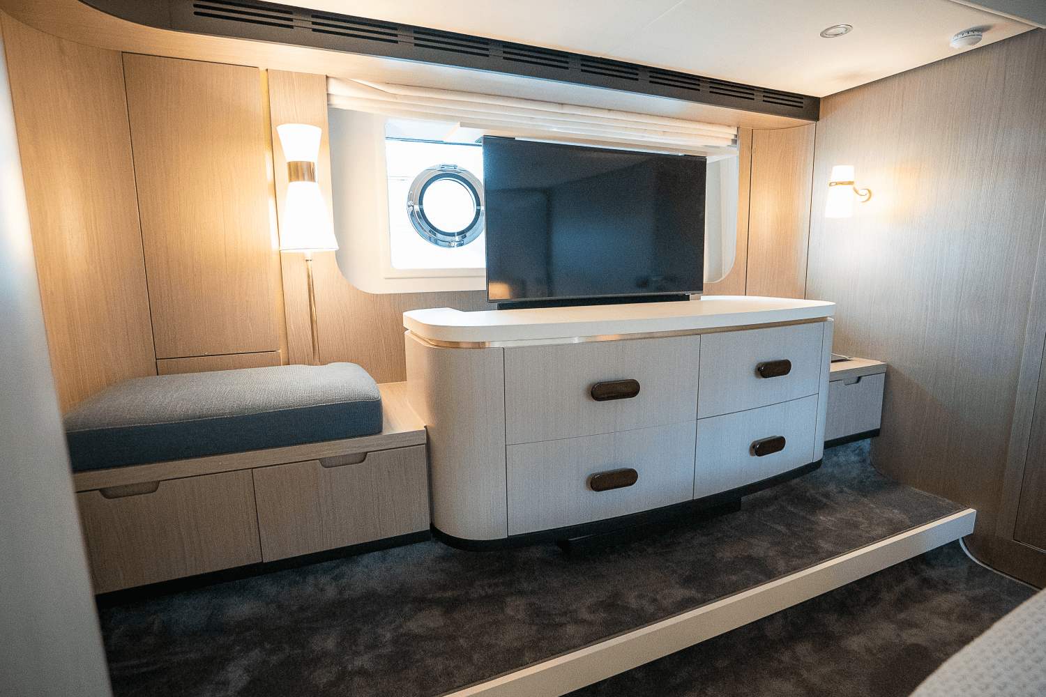 Slide: The Image of Azimut 60 FLY 2023 - 82