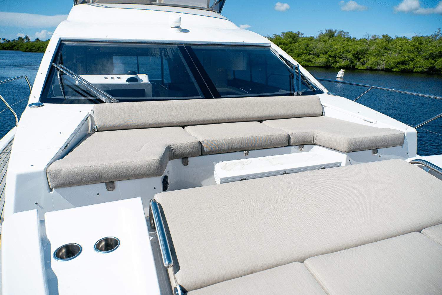 Slide: The Image of Azimut 60 FLY 2023 - 87