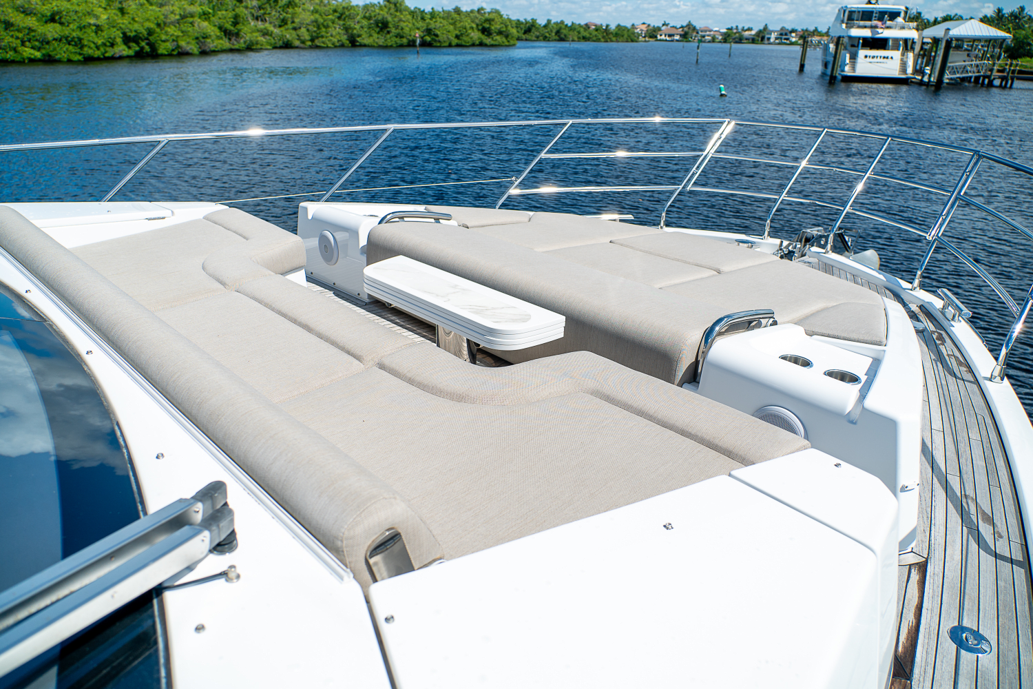 Slide: The Image of Azimut 60 FLY 2023 - 88
