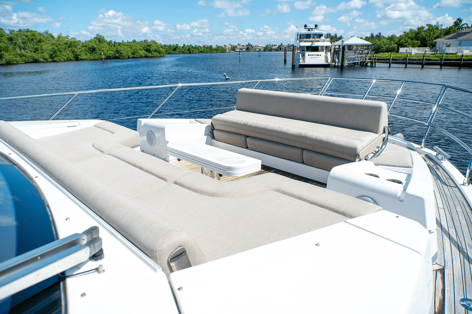 Slide: The Image of Azimut 60 FLY 2023 - 89