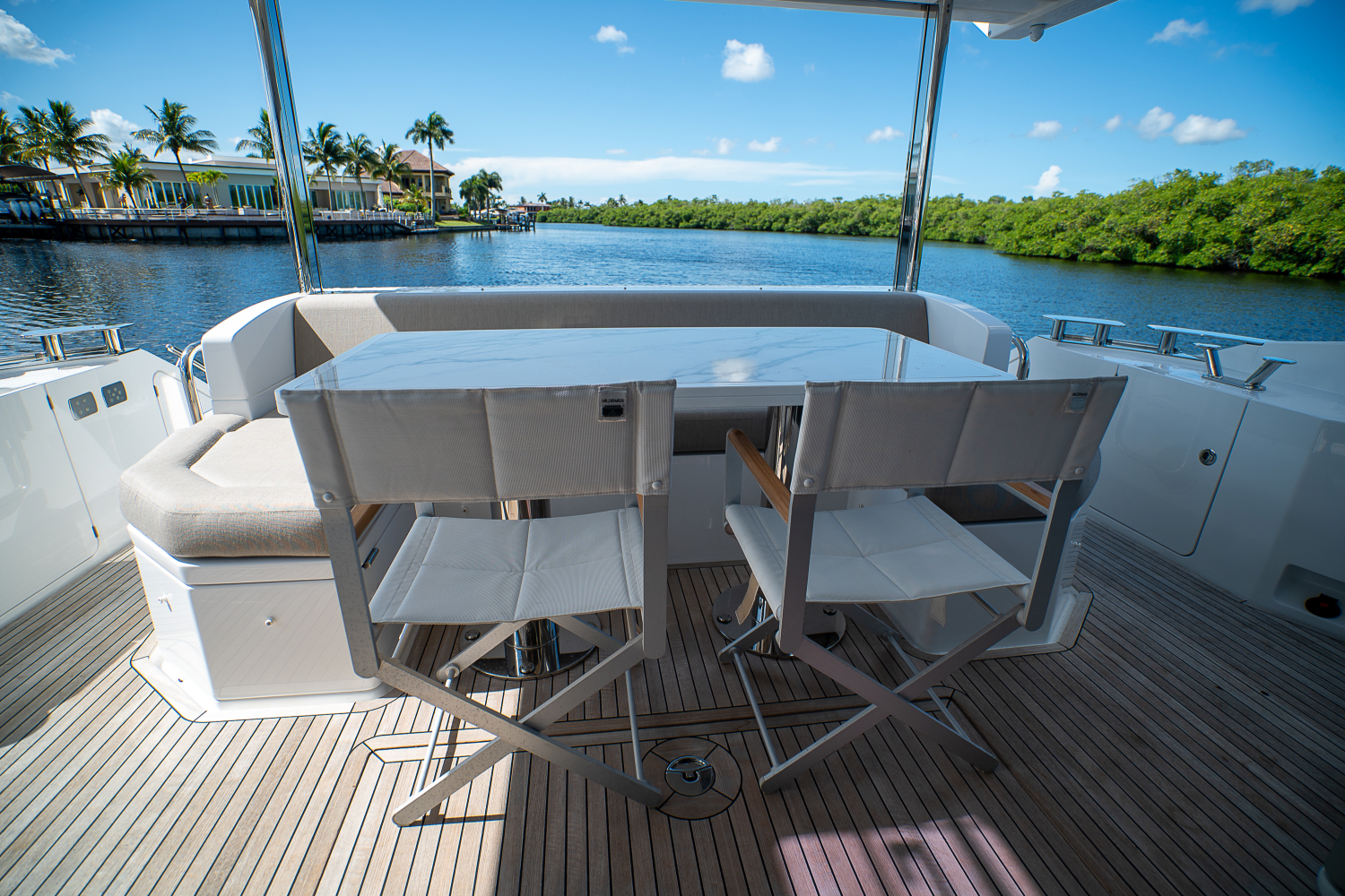 Slide: The Image of Azimut 60 FLY 2023 - 9