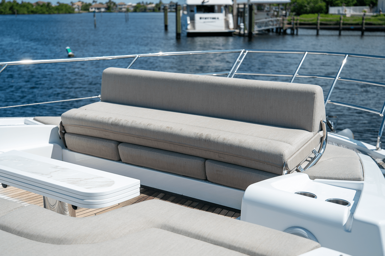 Slide: The Image of Azimut 60 FLY 2023 - 90