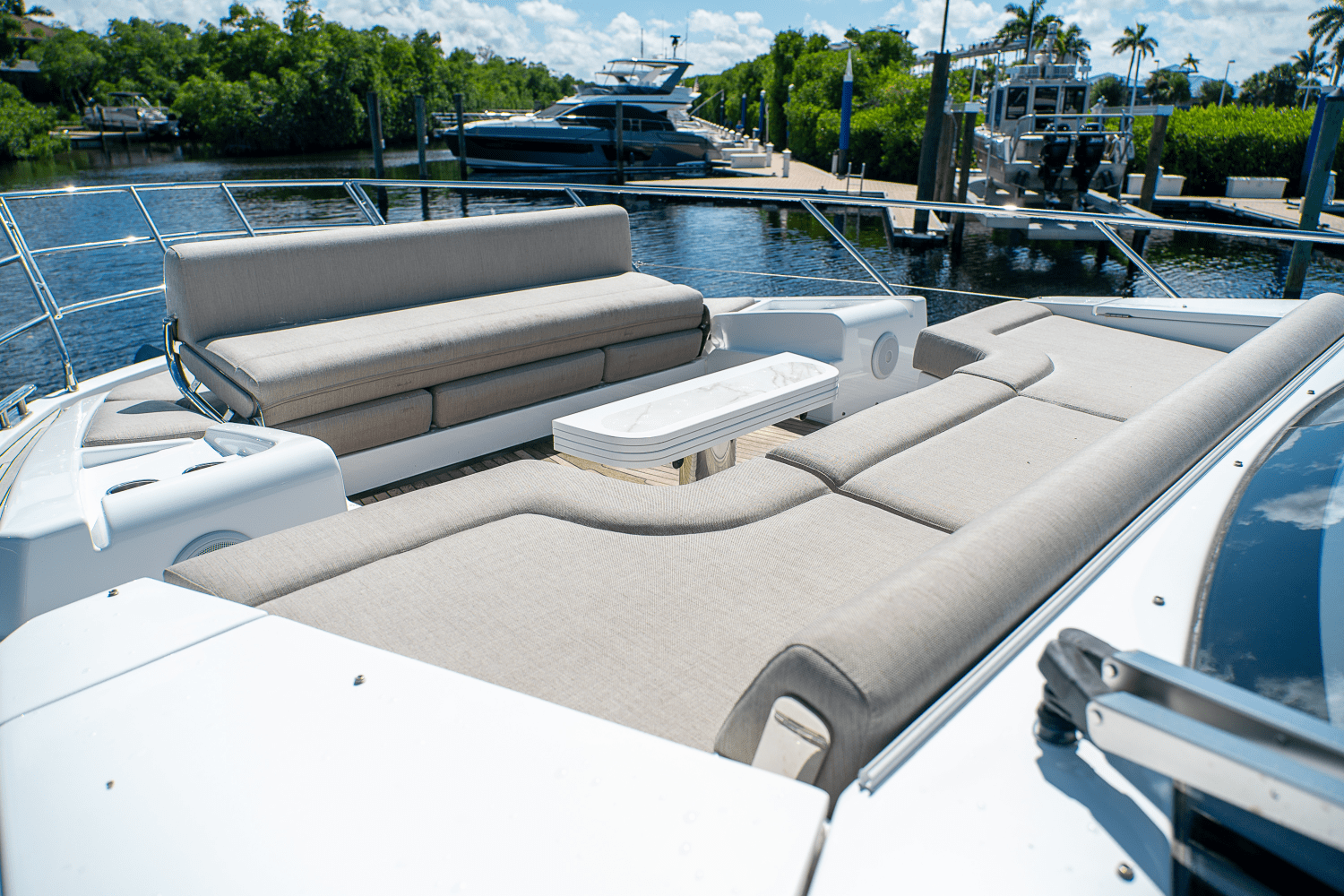 Slide: The Image of Azimut 60 FLY 2023 - 91