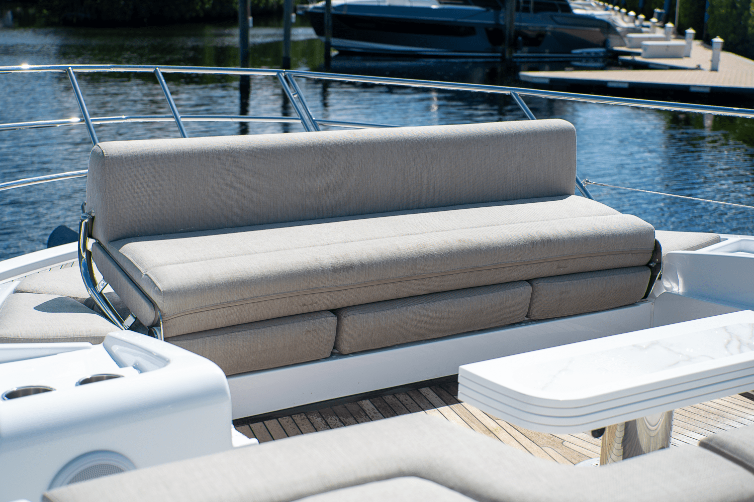 Slide: The Image of Azimut 60 FLY 2023 - 92