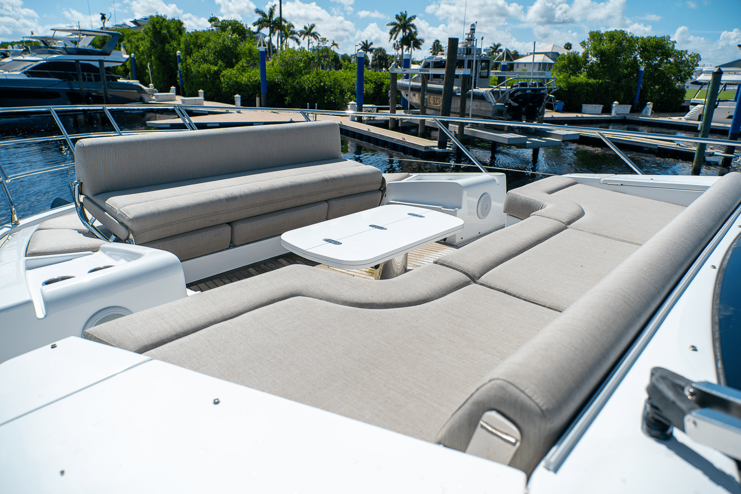 Slide: The Image of Azimut 60 FLY 2023 - 93