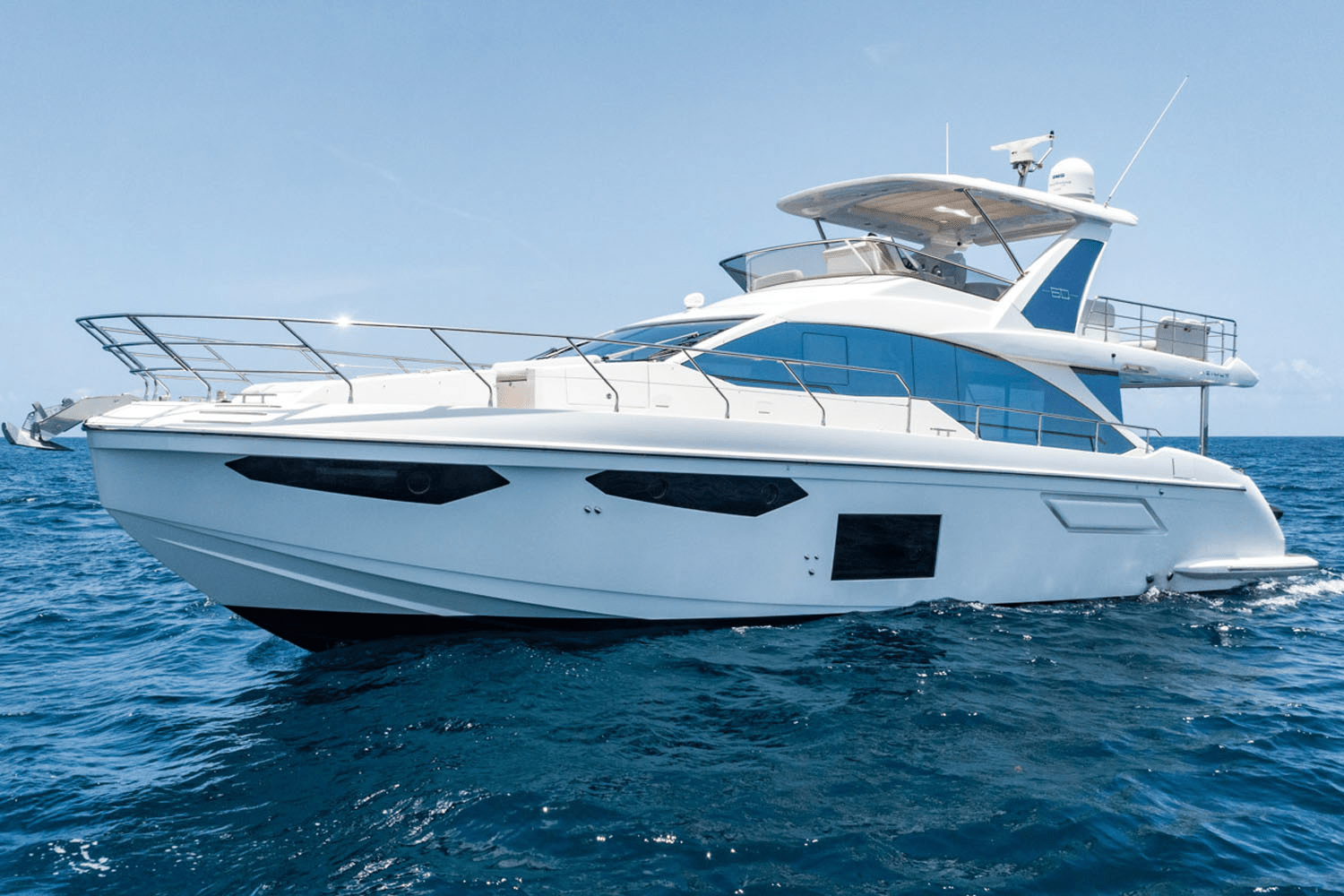 Slide: The Image of Azimut 60 FLY 2024 - 1