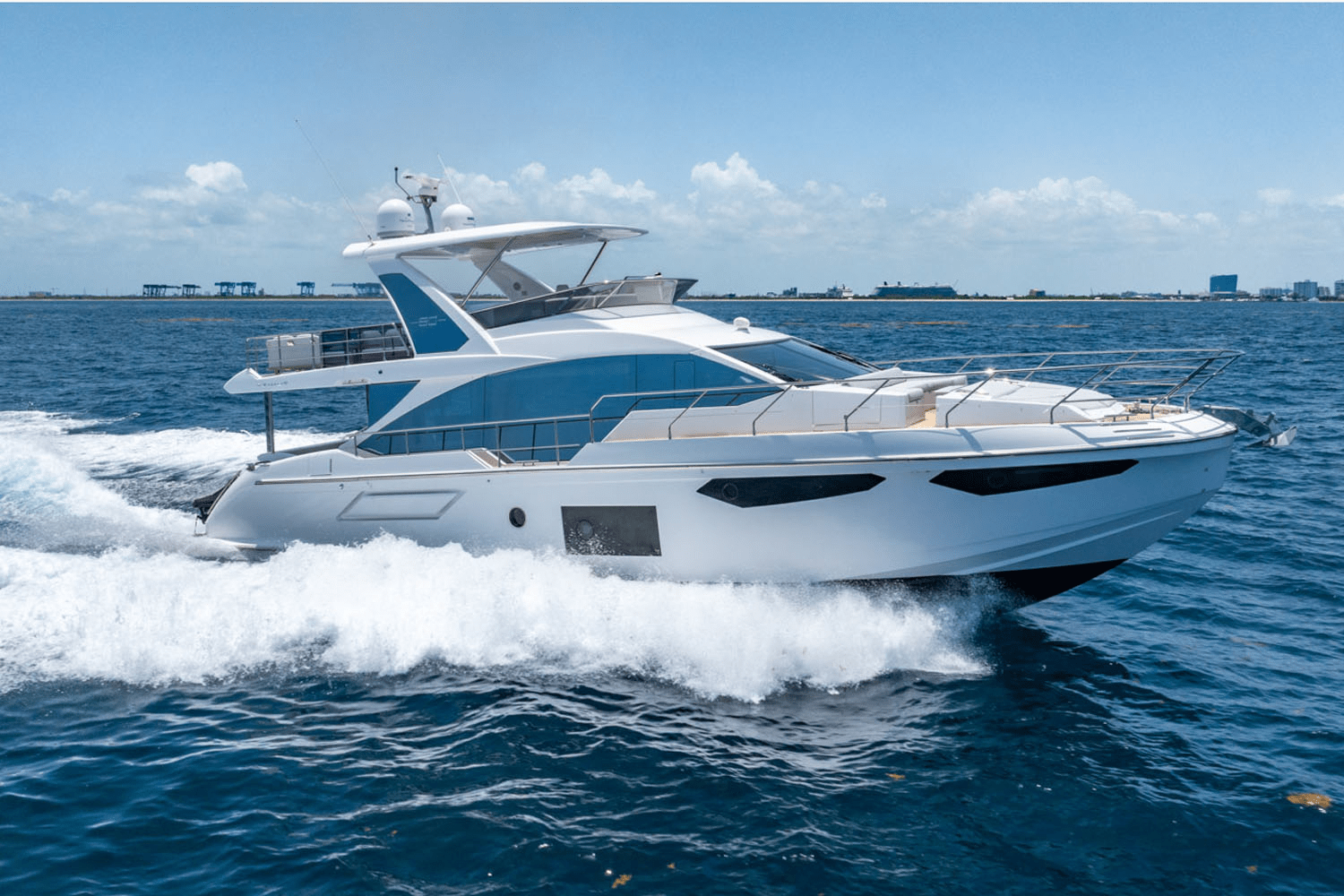 Slide: The Image of Azimut 60 FLY 2024 - 10