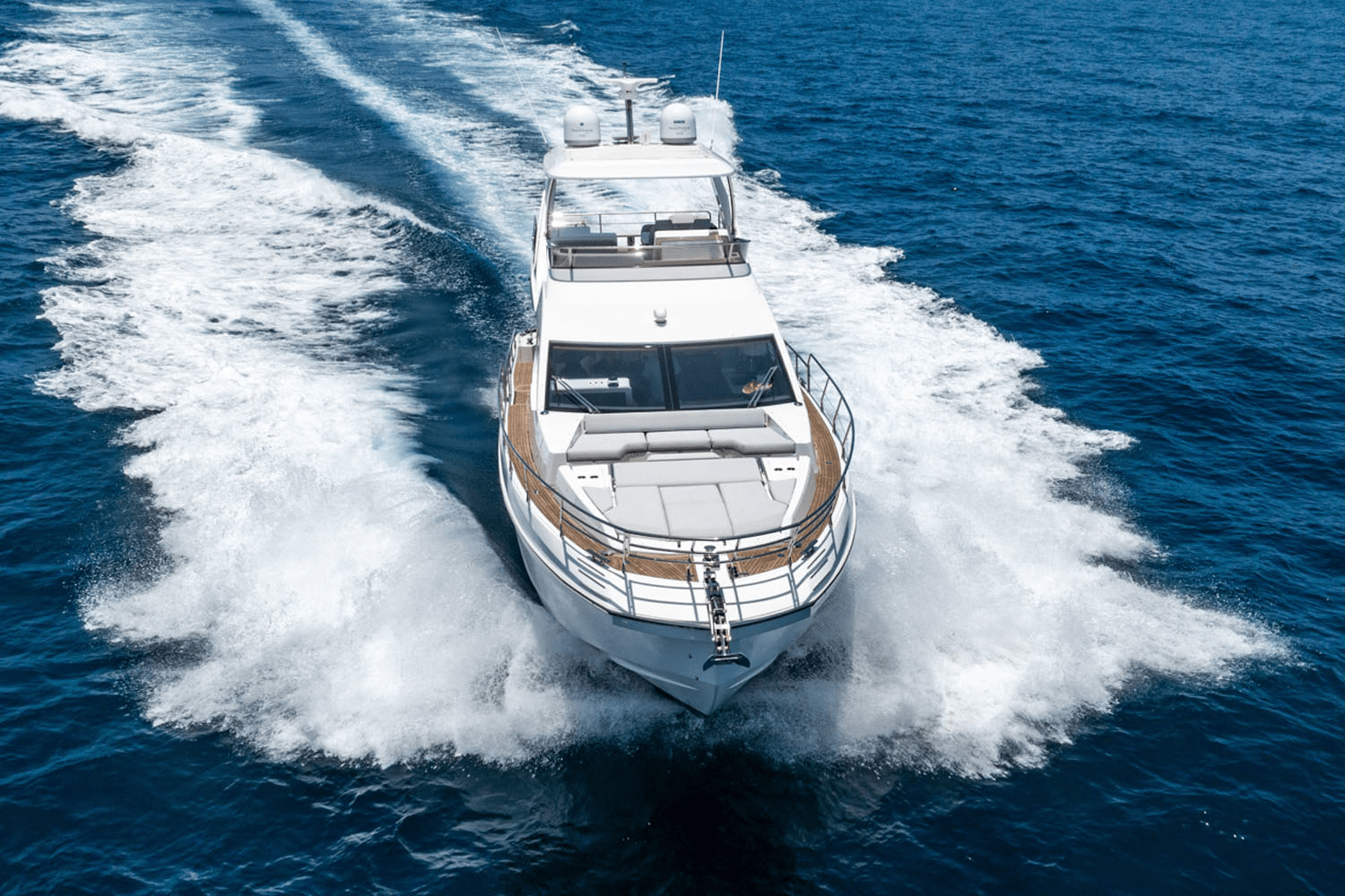 Slide: The Image of Azimut 60 FLY 2024 - 15
