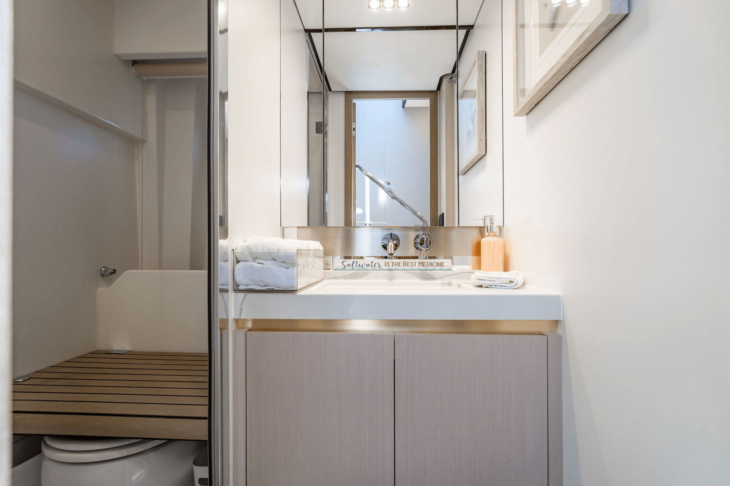 Slide: The Image of Azimut 60 FLY 2024 - 20