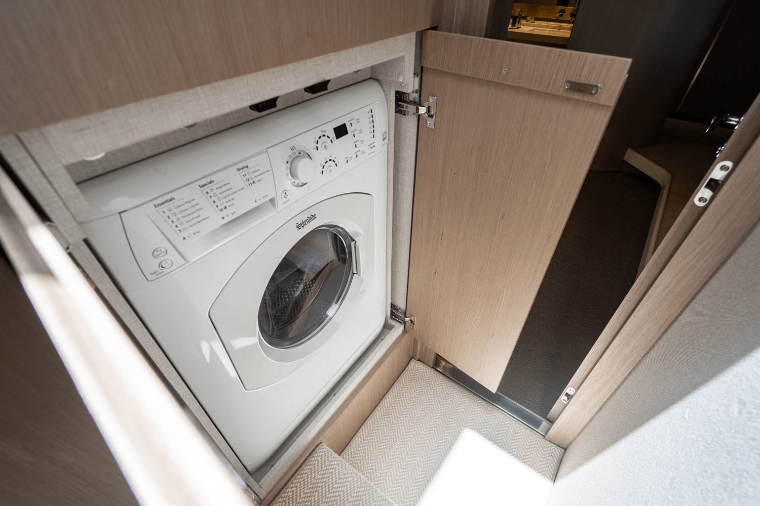 Slide: The Image of Azimut 60 FLY 2024 - 21