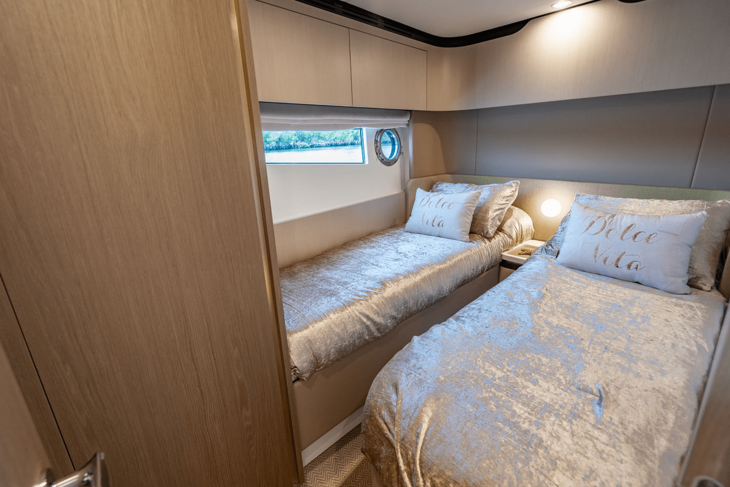 Slide: The Image of Azimut 60 FLY 2024 - 29