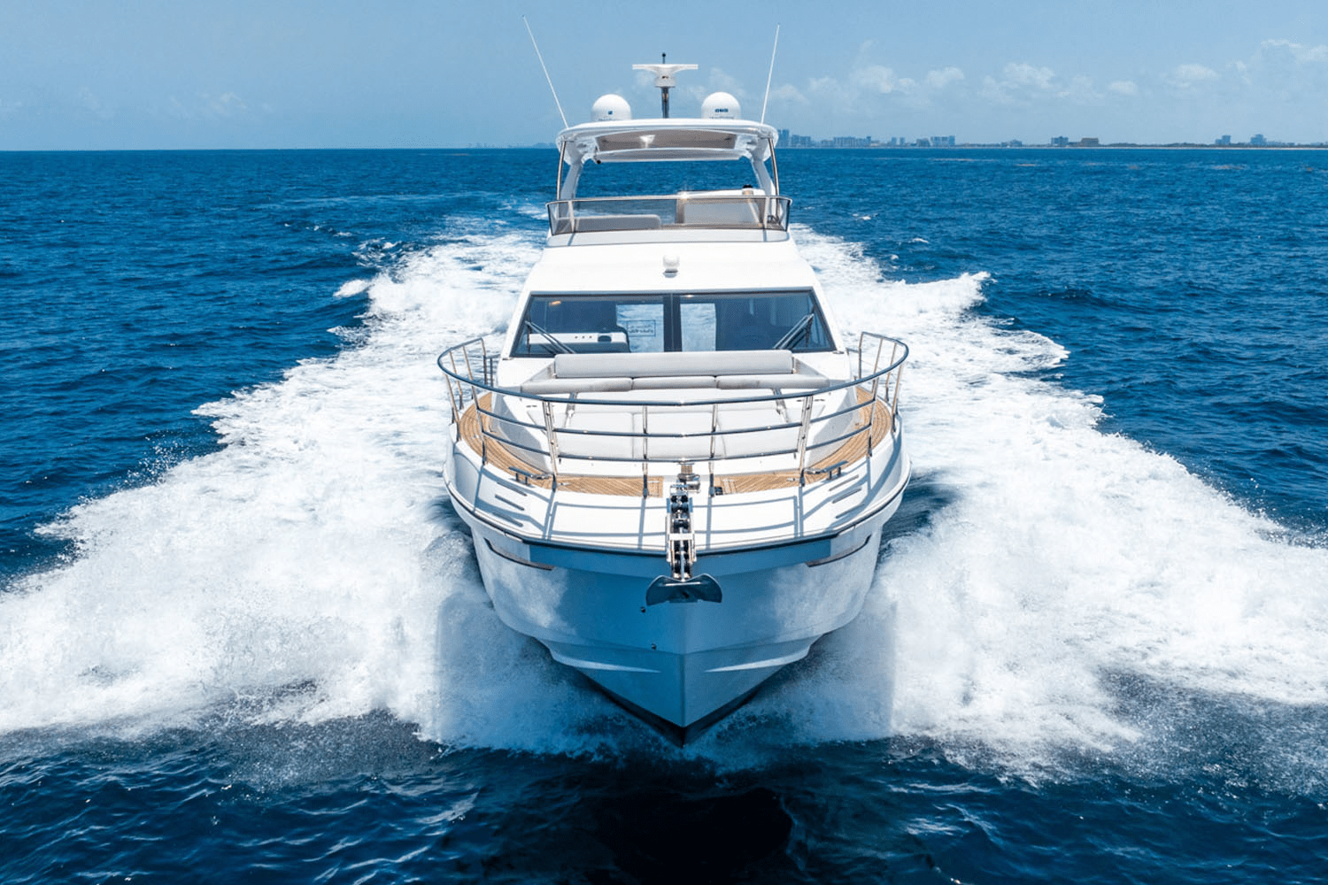 Slide: The Image of Azimut 60 FLY 2024 - 3