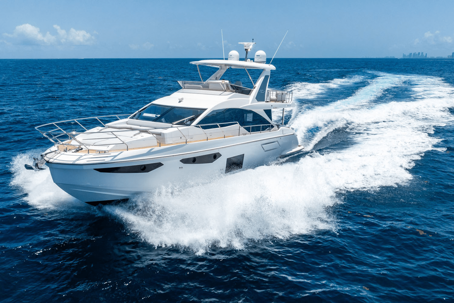 Slide: The Image of Azimut 60 FLY 2024 - 4