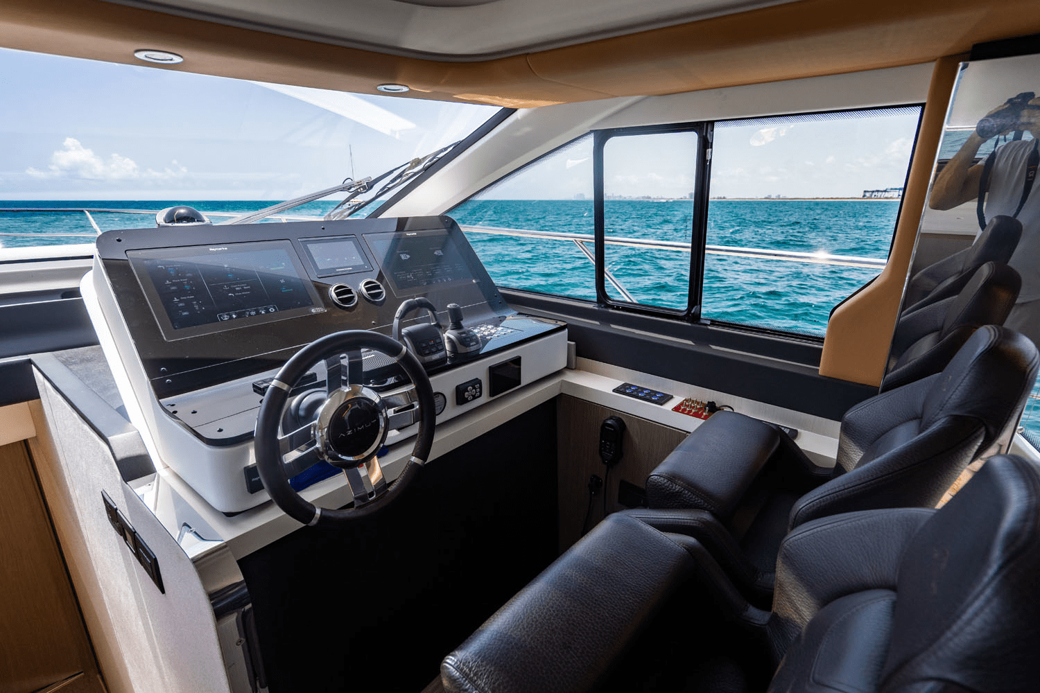 Slide: The Image of Azimut 60 FLY 2024 - 41