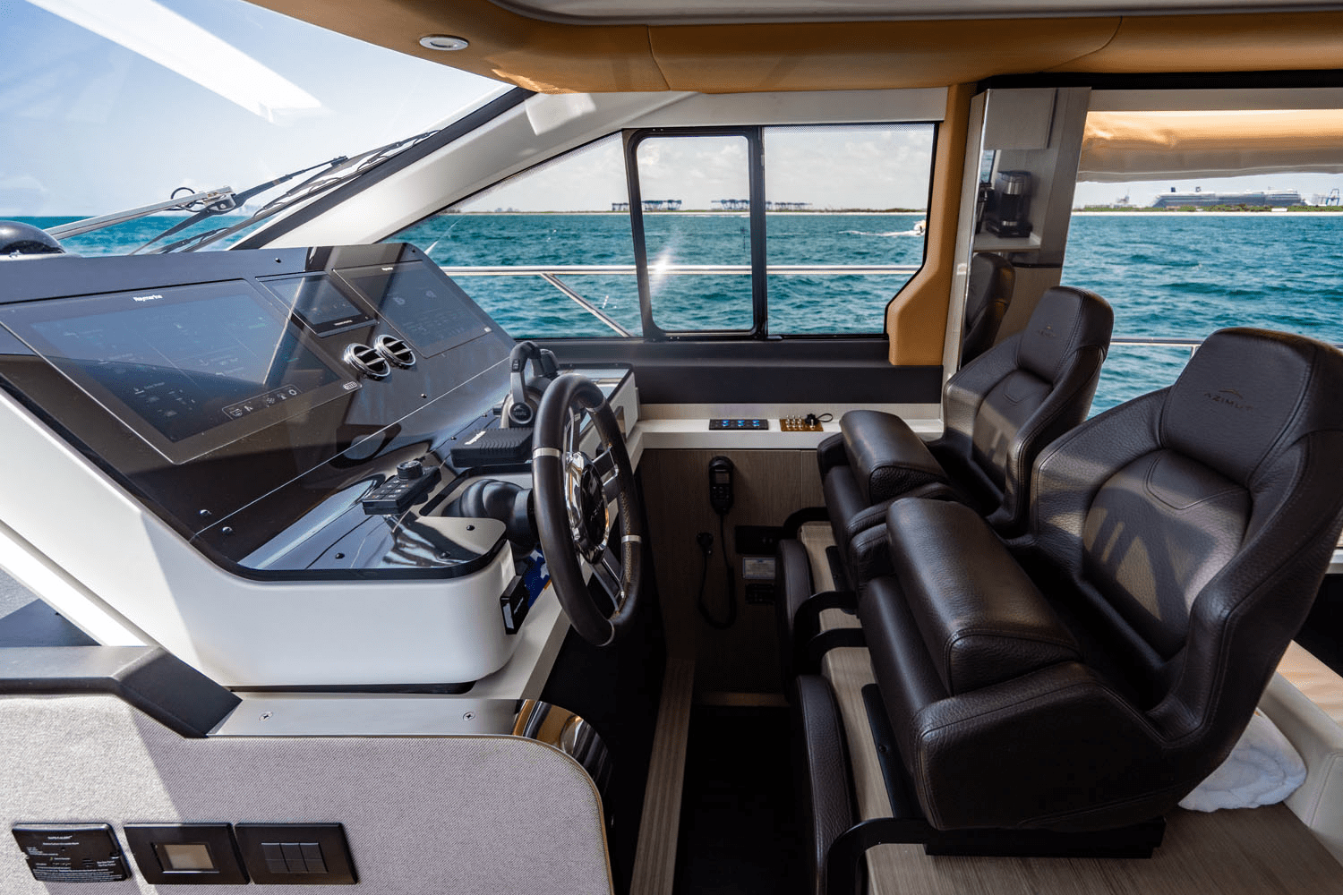 Slide: The Image of Azimut 60 FLY 2024 - 43