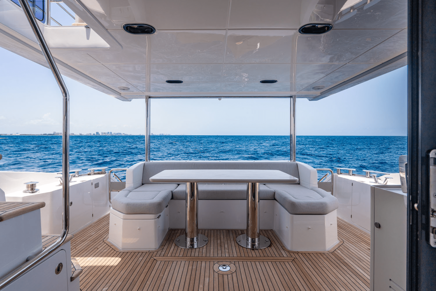 Slide: The Image of Azimut 60 FLY 2024 - 46