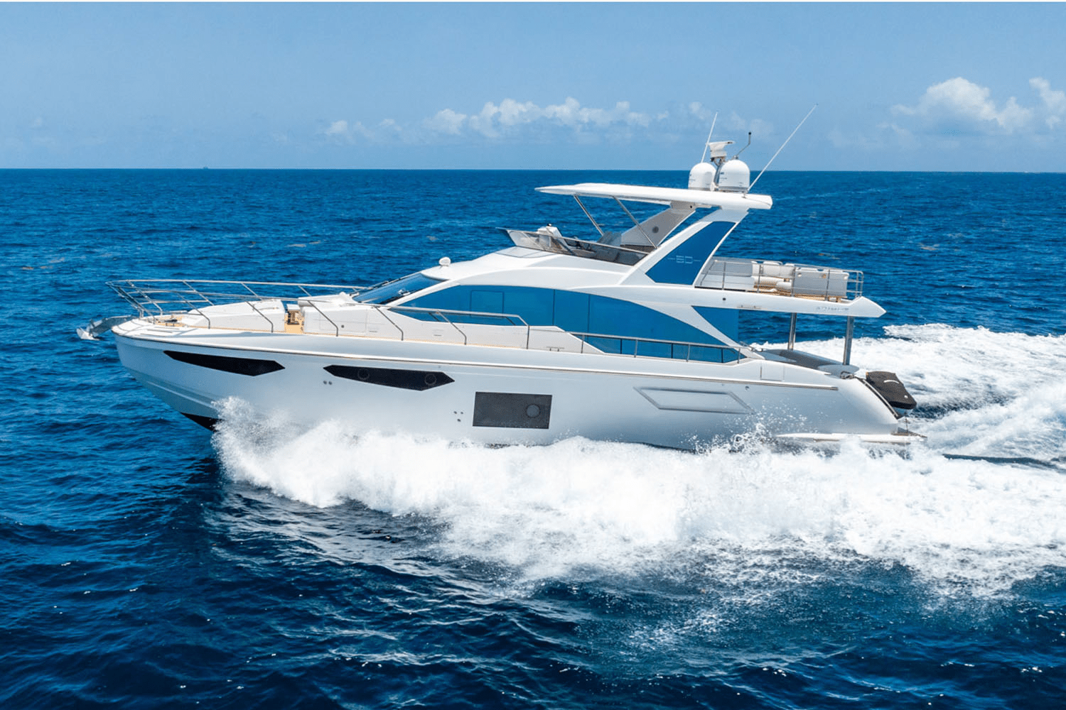 Slide: The Image of Azimut 60 FLY 2024 - 5
