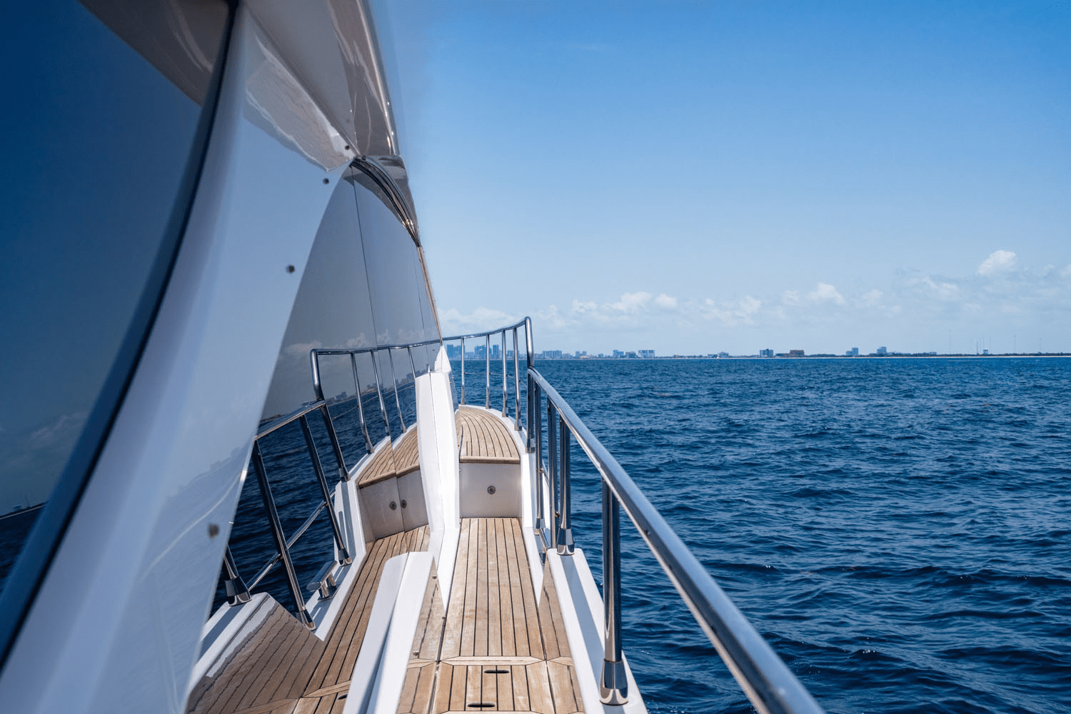 Slide: The Image of Azimut 60 FLY 2024 - 51