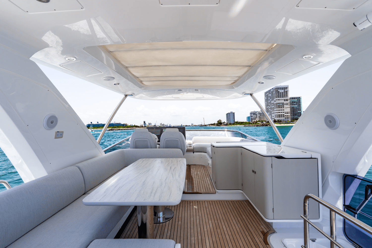 Slide: The Image of Azimut 60 FLY 2024 - 58