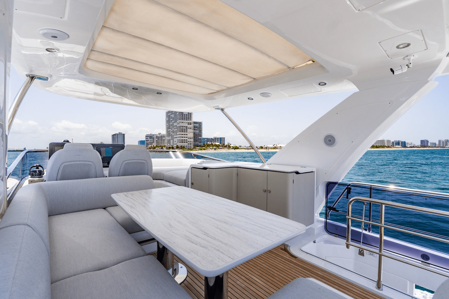 Slide: The Image of Azimut 60 FLY 2024 - 59