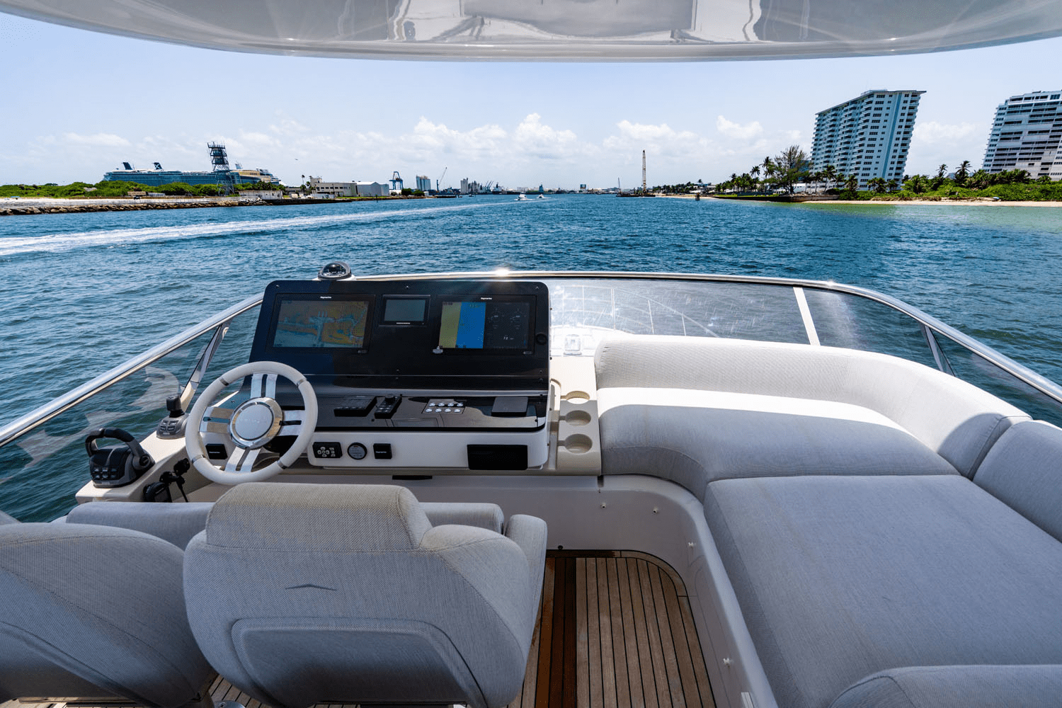 Slide: The Image of Azimut 60 FLY 2024 - 64