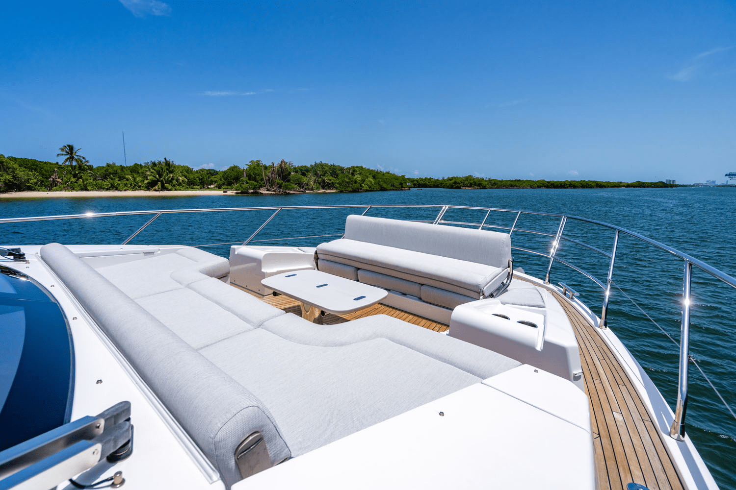 Slide: The Image of Azimut 60 FLY 2024 - 70